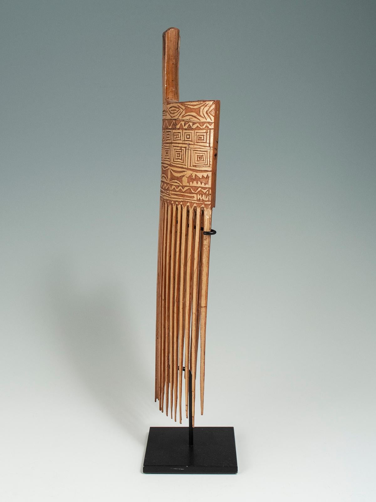 20th Century Tribal Bamboo Comb, Morobe Province, Papua New Guinea In Good Condition For Sale In Point Richmond, CA