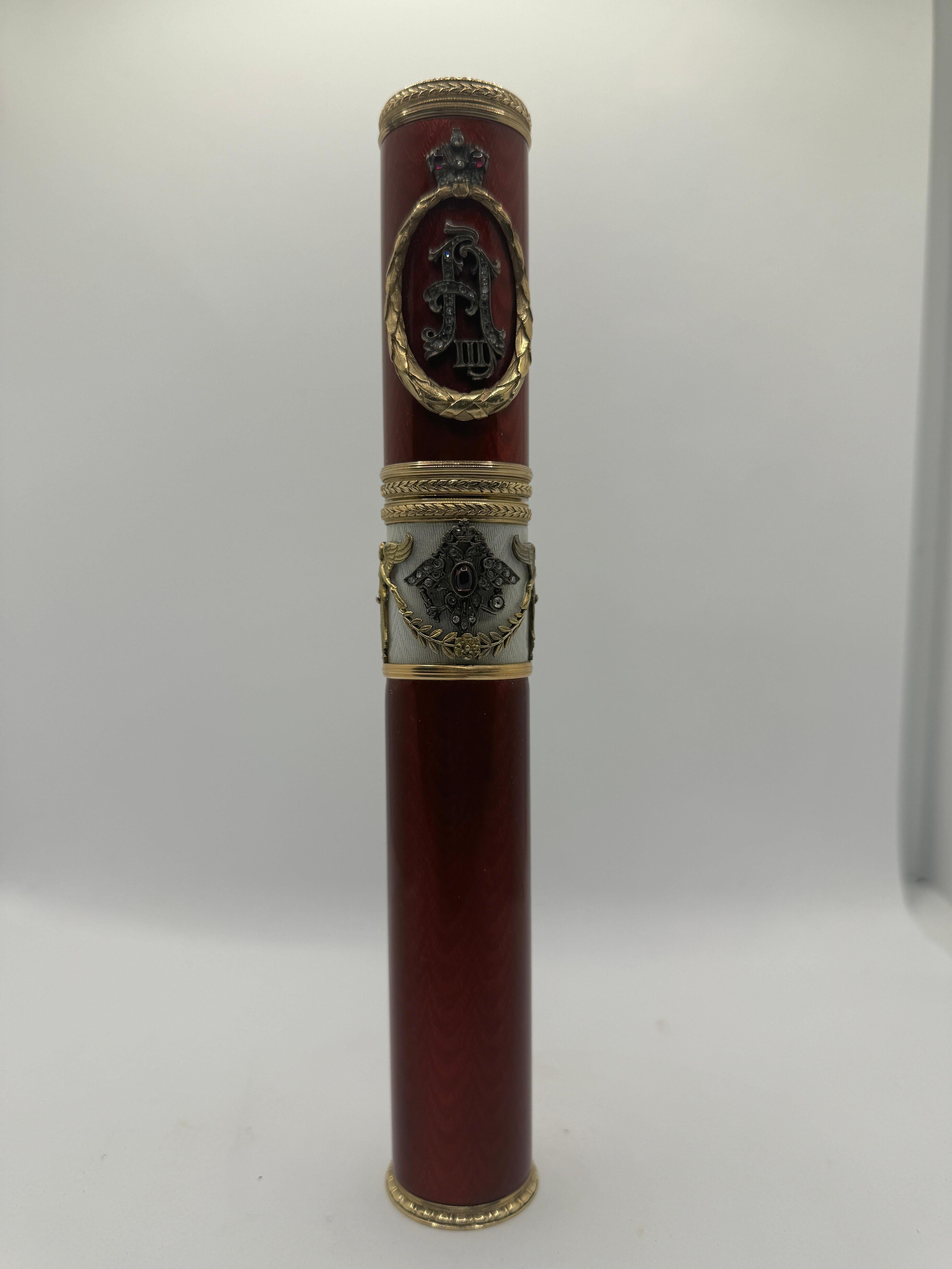 Émaillé Porte-cigare tubulaire en émail guilloché ciselé d'or du début du 20e siècle en vente