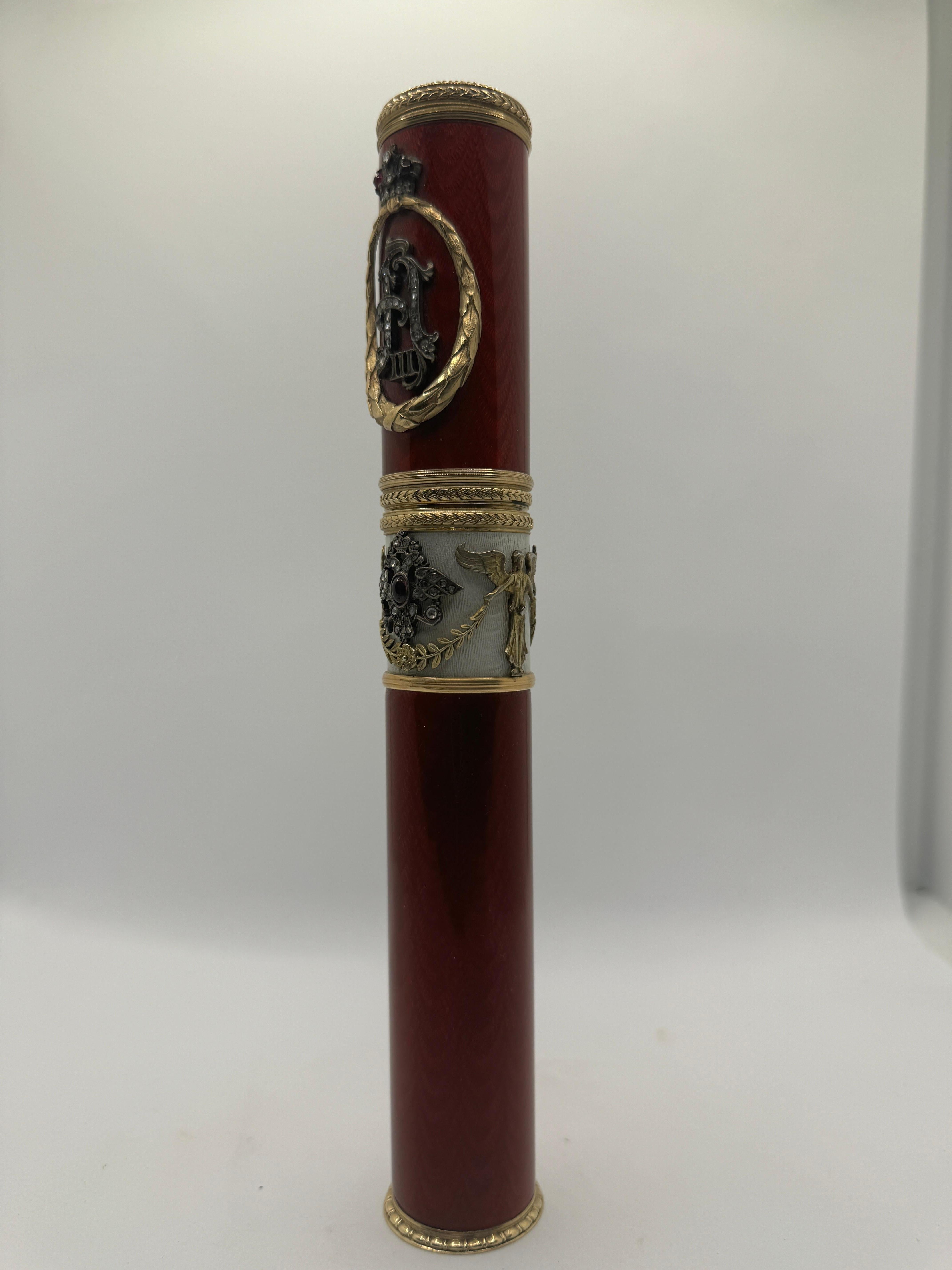 Porte-cigare tubulaire en émail guilloché ciselé d'or du début du 20e siècle État moyen - En vente à Basildon, GB