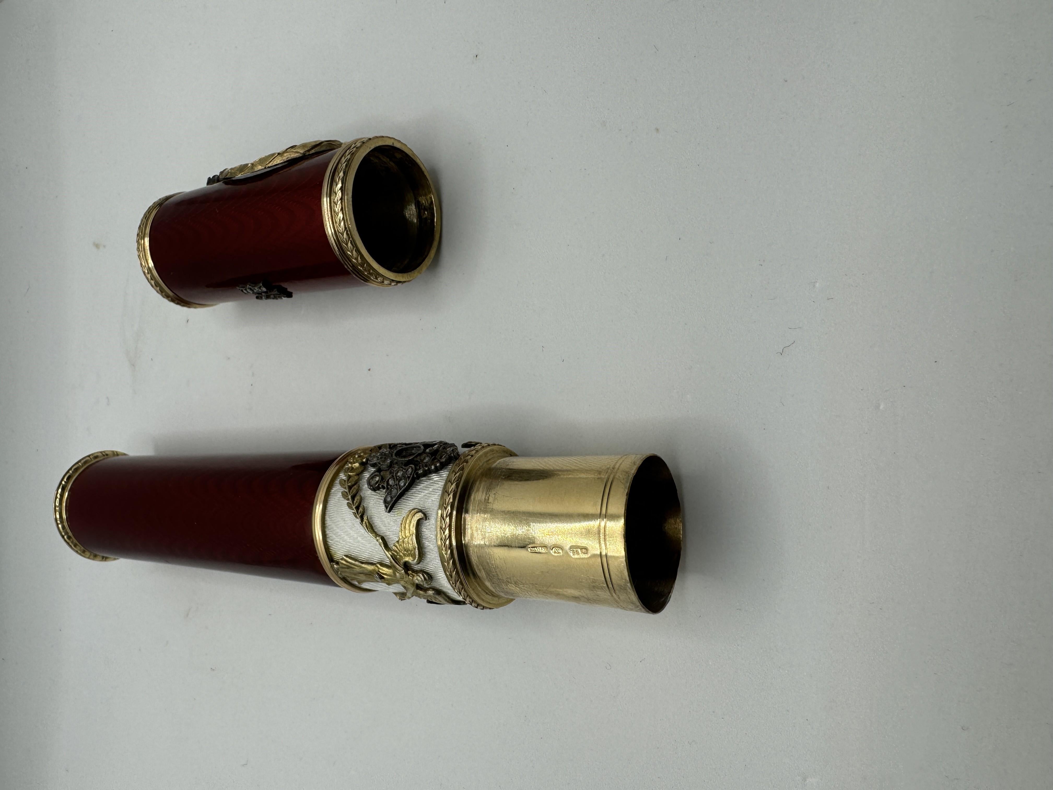 Porte-cigare tubulaire en émail guilloché ciselé d'or du début du 20e siècle en vente 1