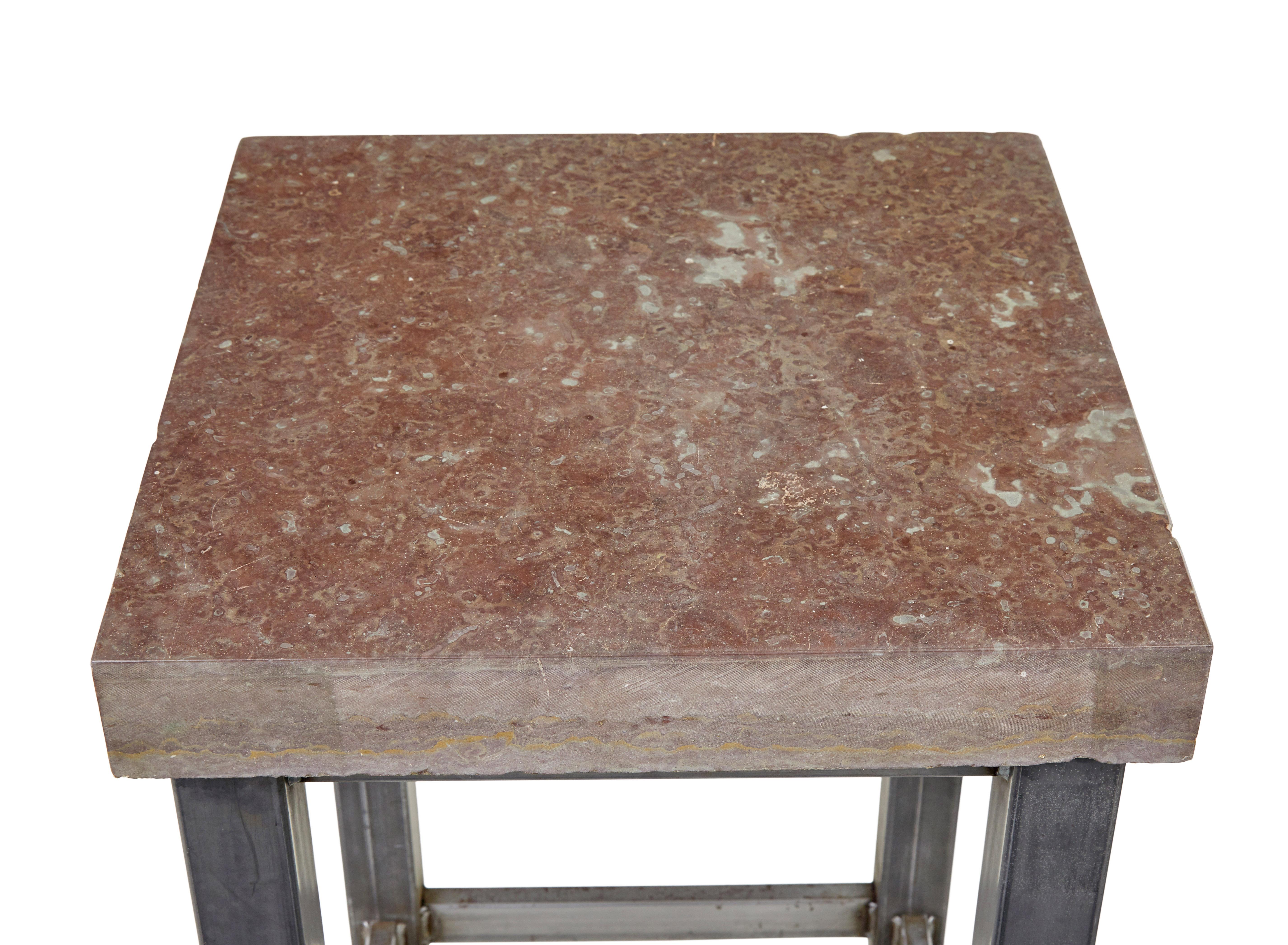 Table de lampe du 20e siècle en acier tubulaire avec plateau en marbre Bon état - En vente à Debenham, Suffolk