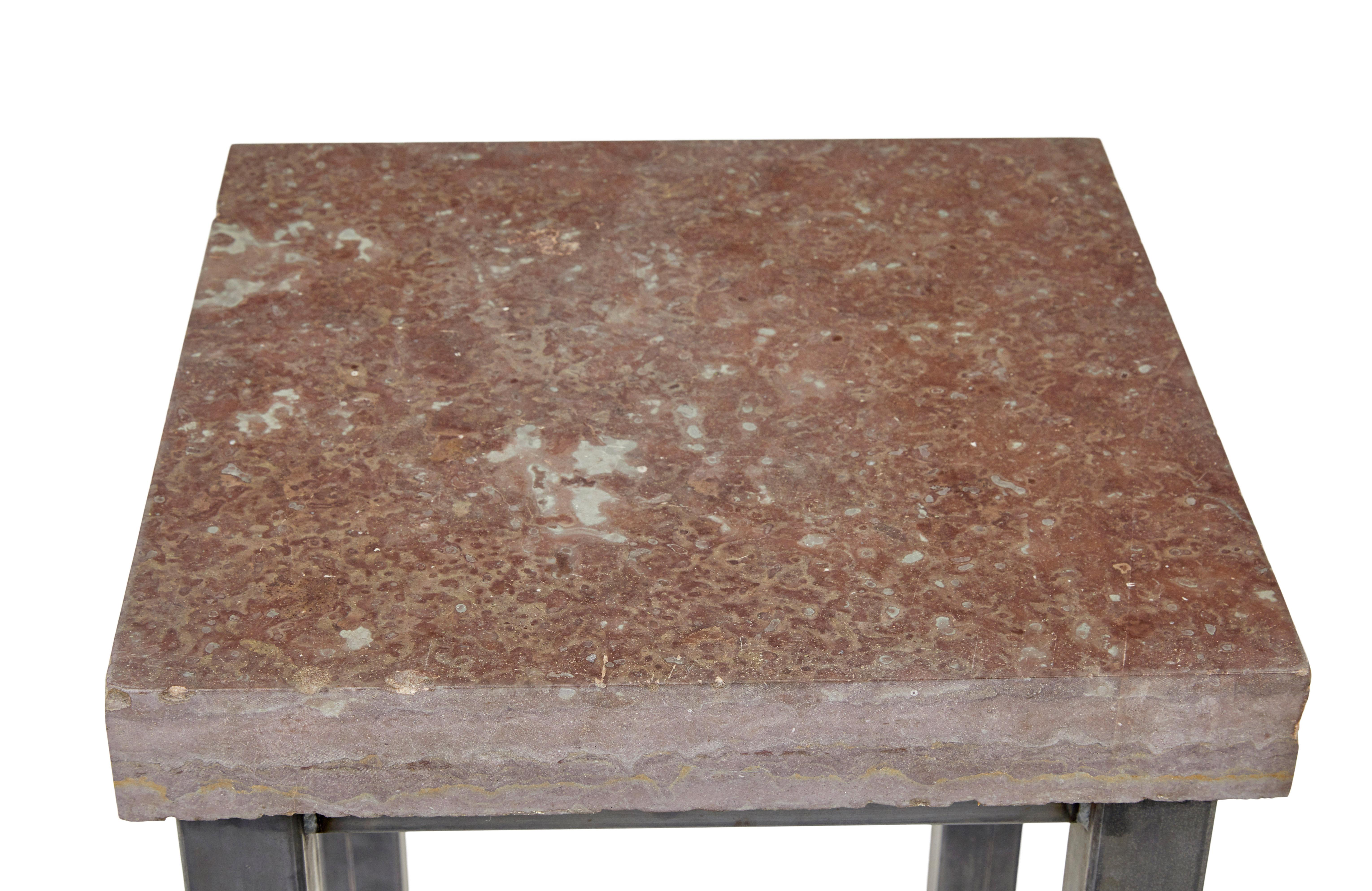 20ième siècle Table de lampe du 20e siècle en acier tubulaire avec plateau en marbre en vente