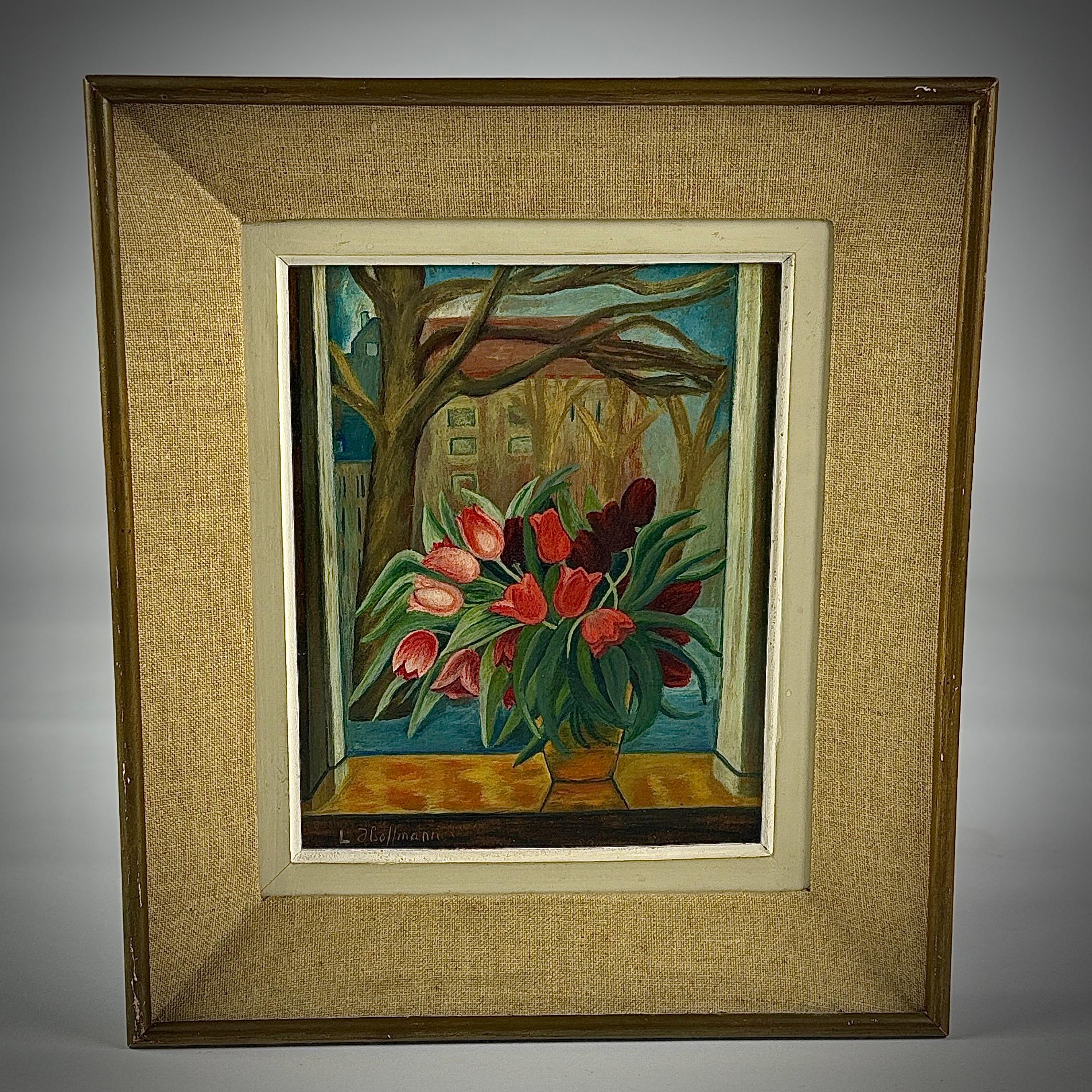 Tulipes à la fenêtre
Huile sur panneau
20e siècle (Circa 1960)

Bouquet luxuriant de tulipes rouges et roses dans un vase doré à facettes placé en évidence sur le rebord d'une fenêtre. Les tulipes éclatent de couleurs sur fond d'arbres et de