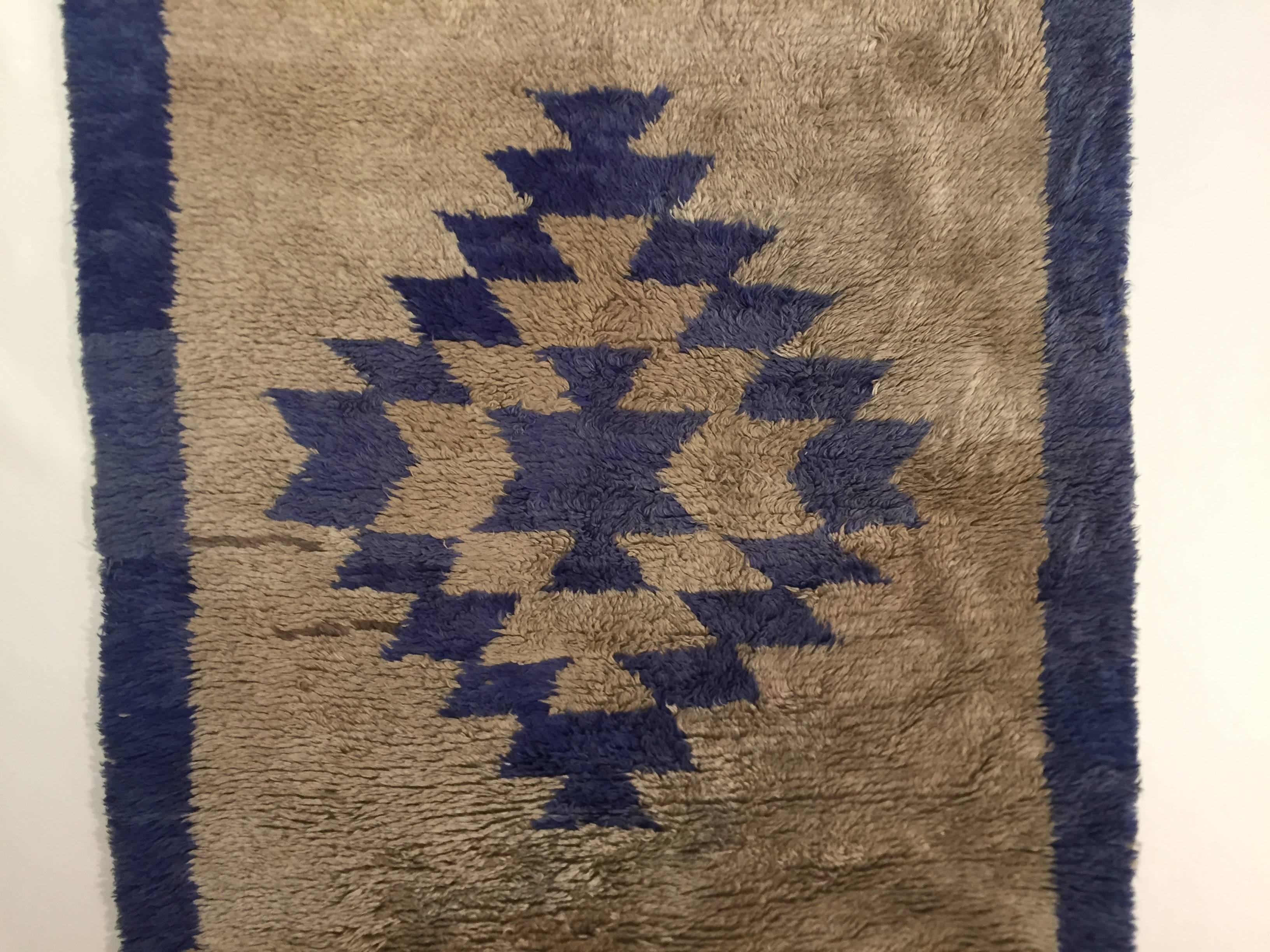 20th Century Tulu Hand-Knotted Carpet by Wool Geometric Design Grey and Cobalt For Sale 7