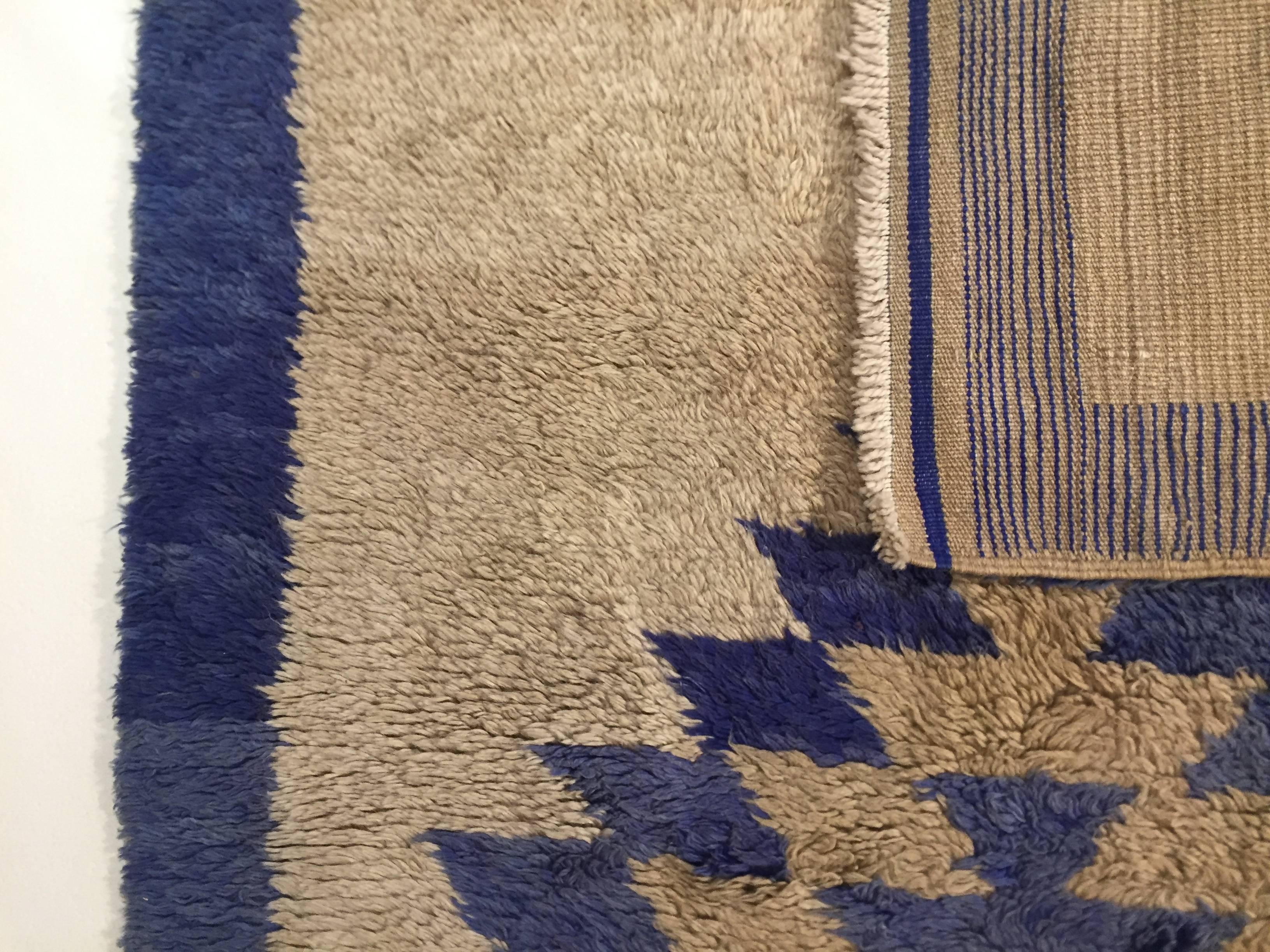 Alfombra Tulu del Siglo XX Anudada a Mano de Lana Diseño Geométrico Gris y Cobalto en venta 9