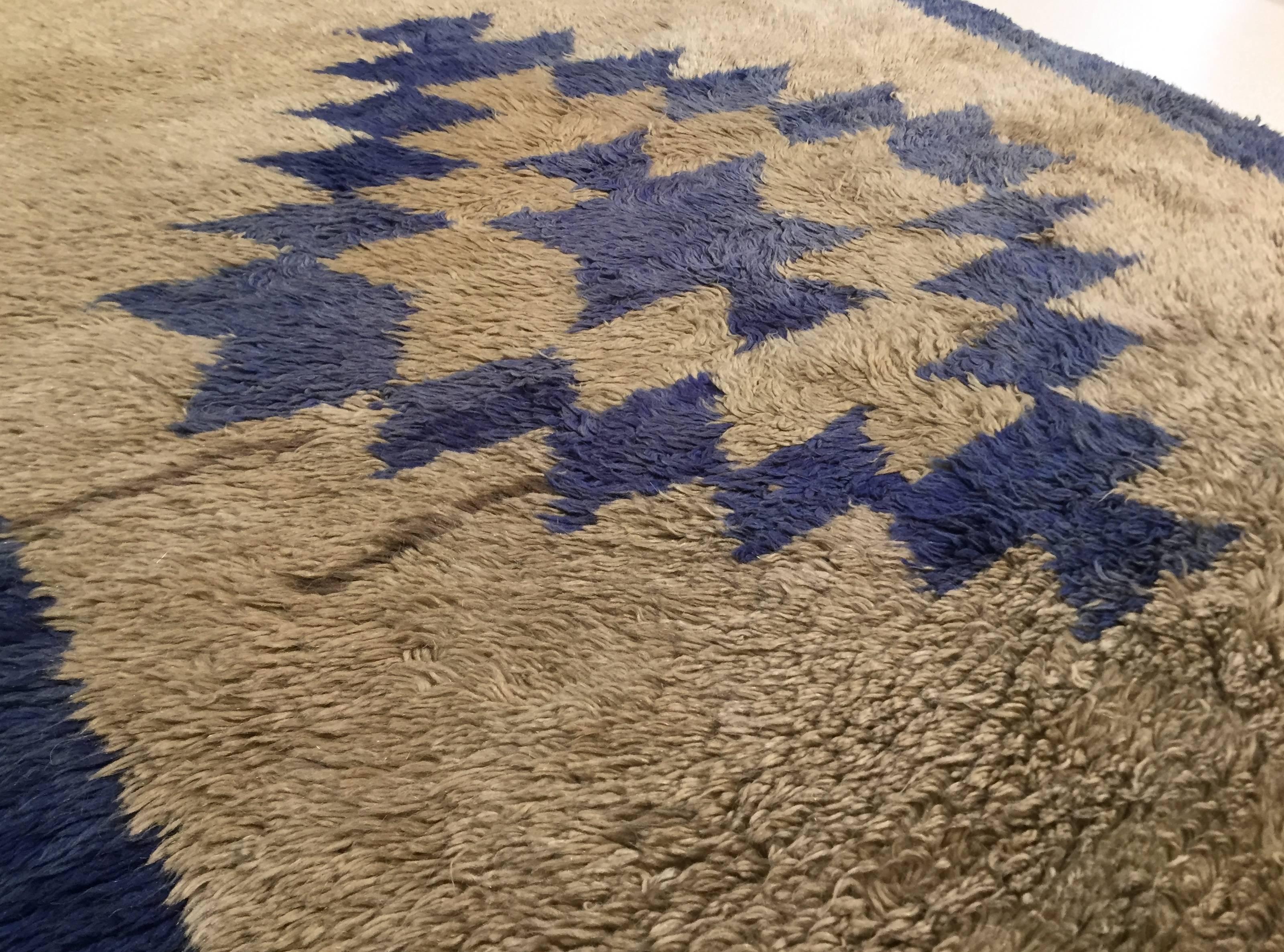 Alfombra Tulu del Siglo XX Anudada a Mano de Lana Diseño Geométrico Gris y Cobalto en venta 1