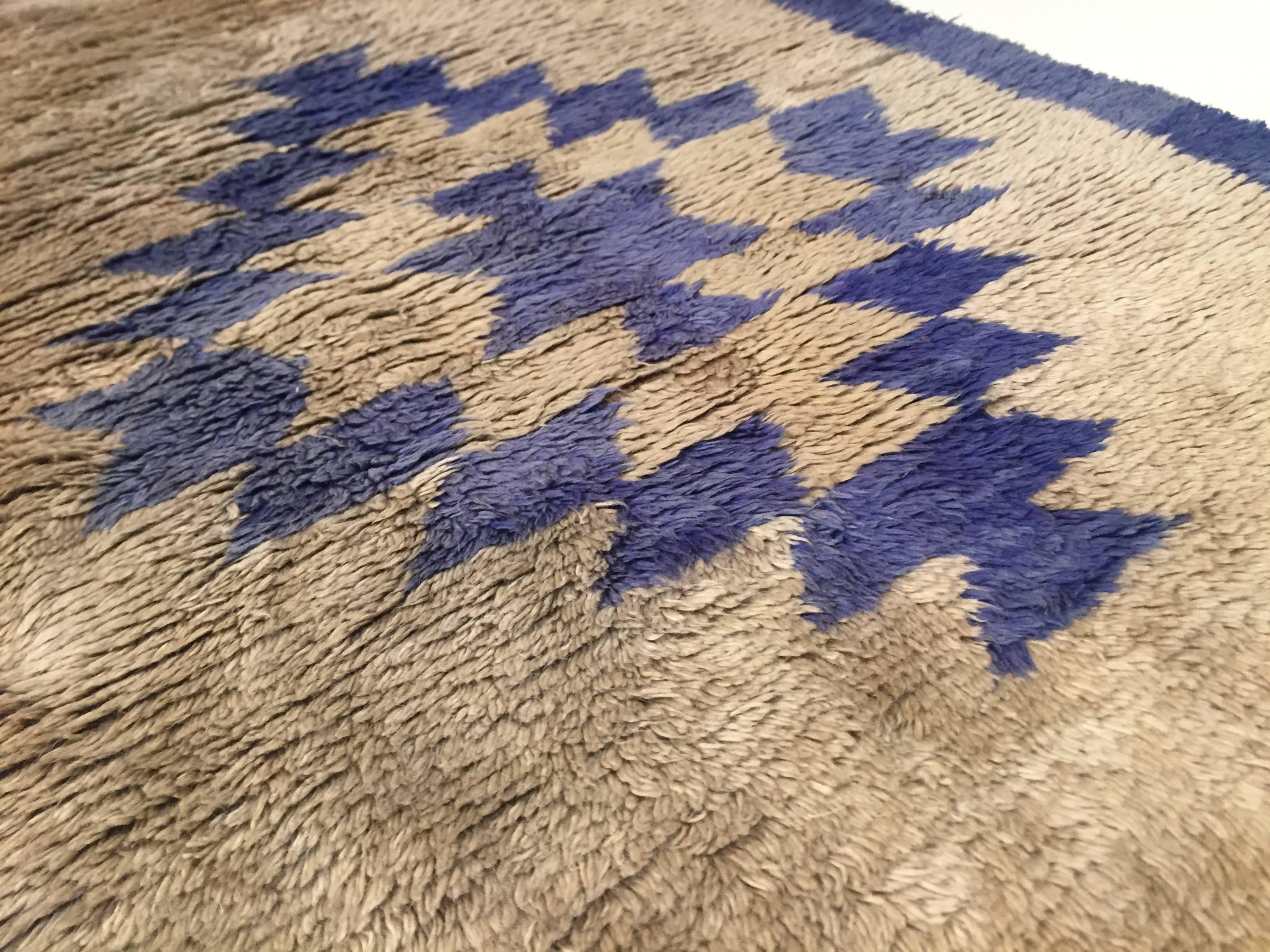 20th Century Tulu Hand-Knotted Carpet by Wool Geometric Design Grey and Cobalt For Sale 5