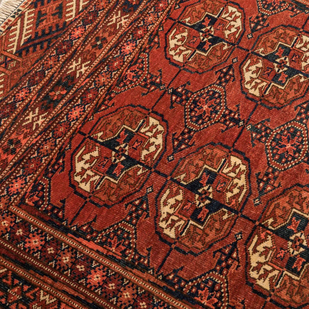 Turkestanischer Wollteppich des 20. Jahrhunderts, Tekke, „Guls“, klassischer Teppich, ca. 1920. 1,50 x 1,00 m im Zustand „Hervorragend“ im Angebot in MADRID, ES