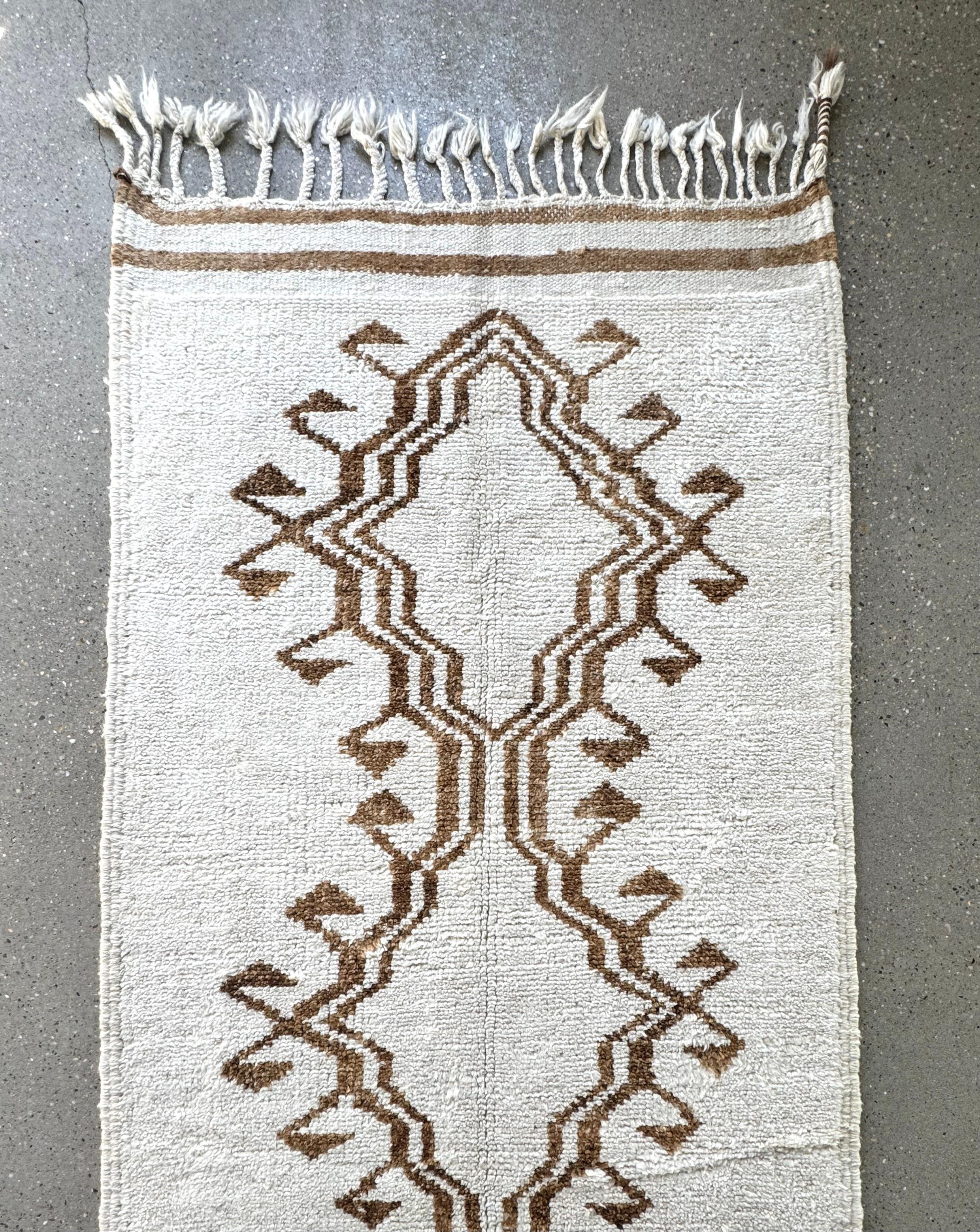 20th Century Turkish Hand Knotted Runner 8 In Good Condition For Sale In Chicago, IL