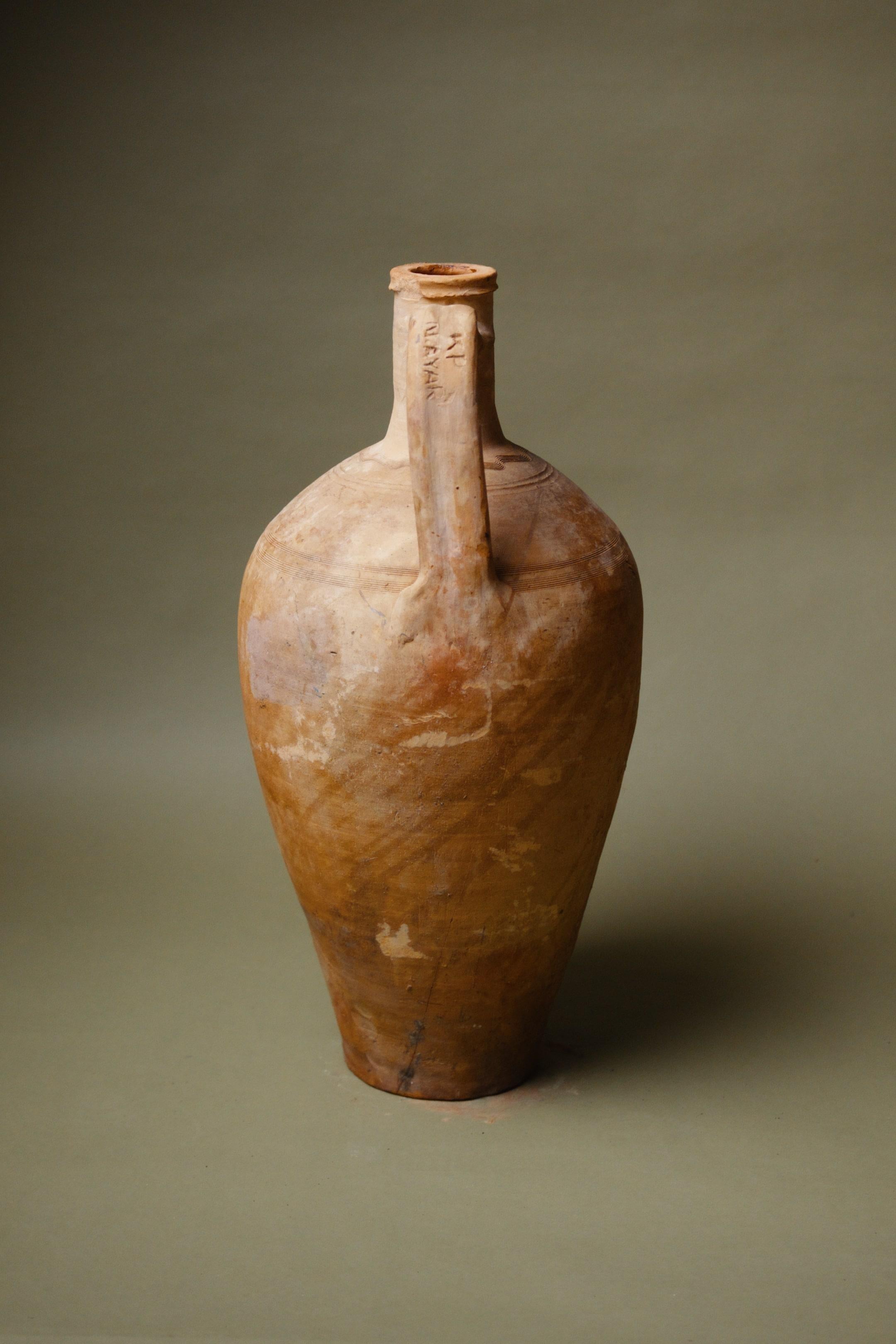 Intagliato a mano Anfora turca in terracotta del XX secolo