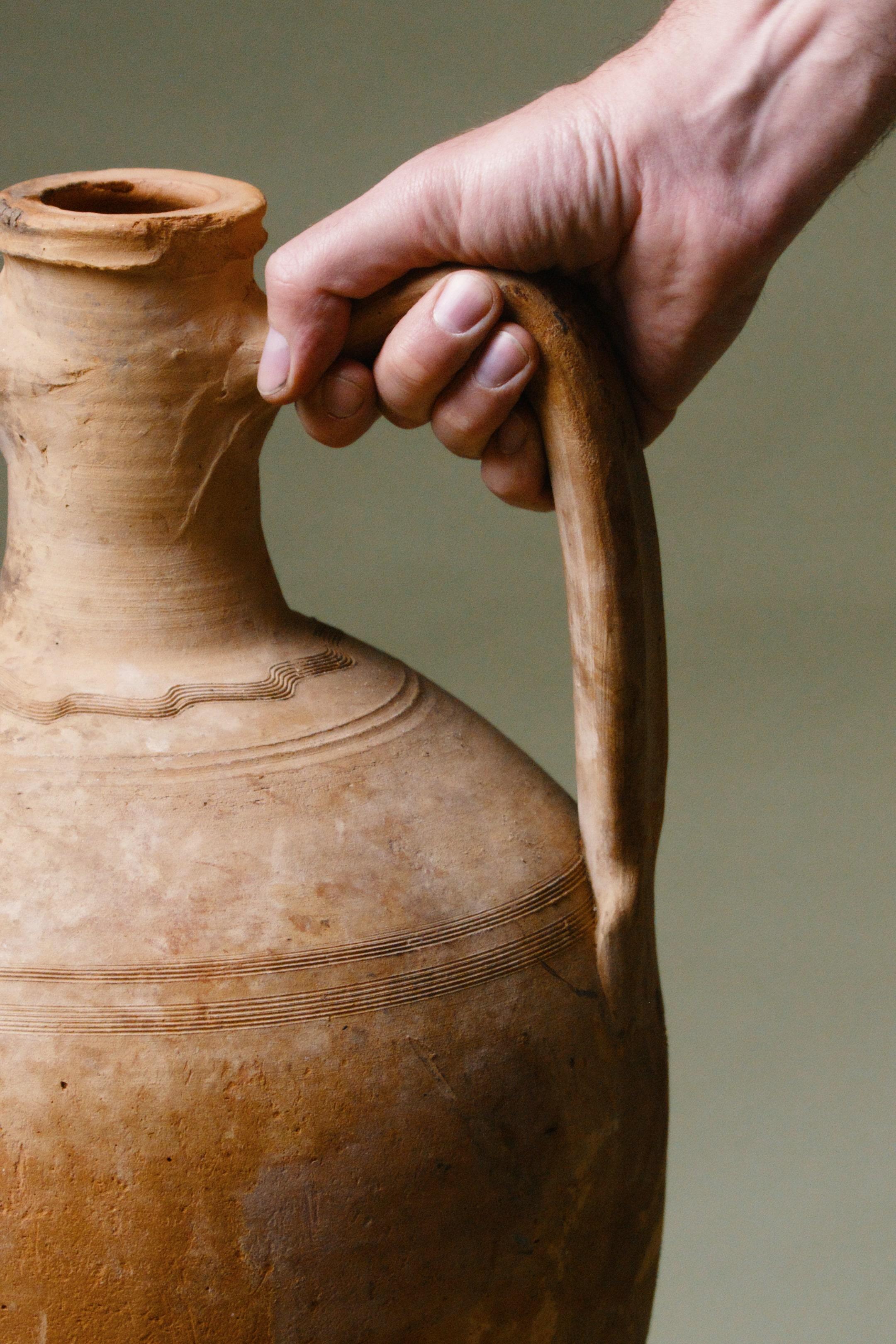 Anfora turca in terracotta del XX secolo In condizioni buone a London, GB