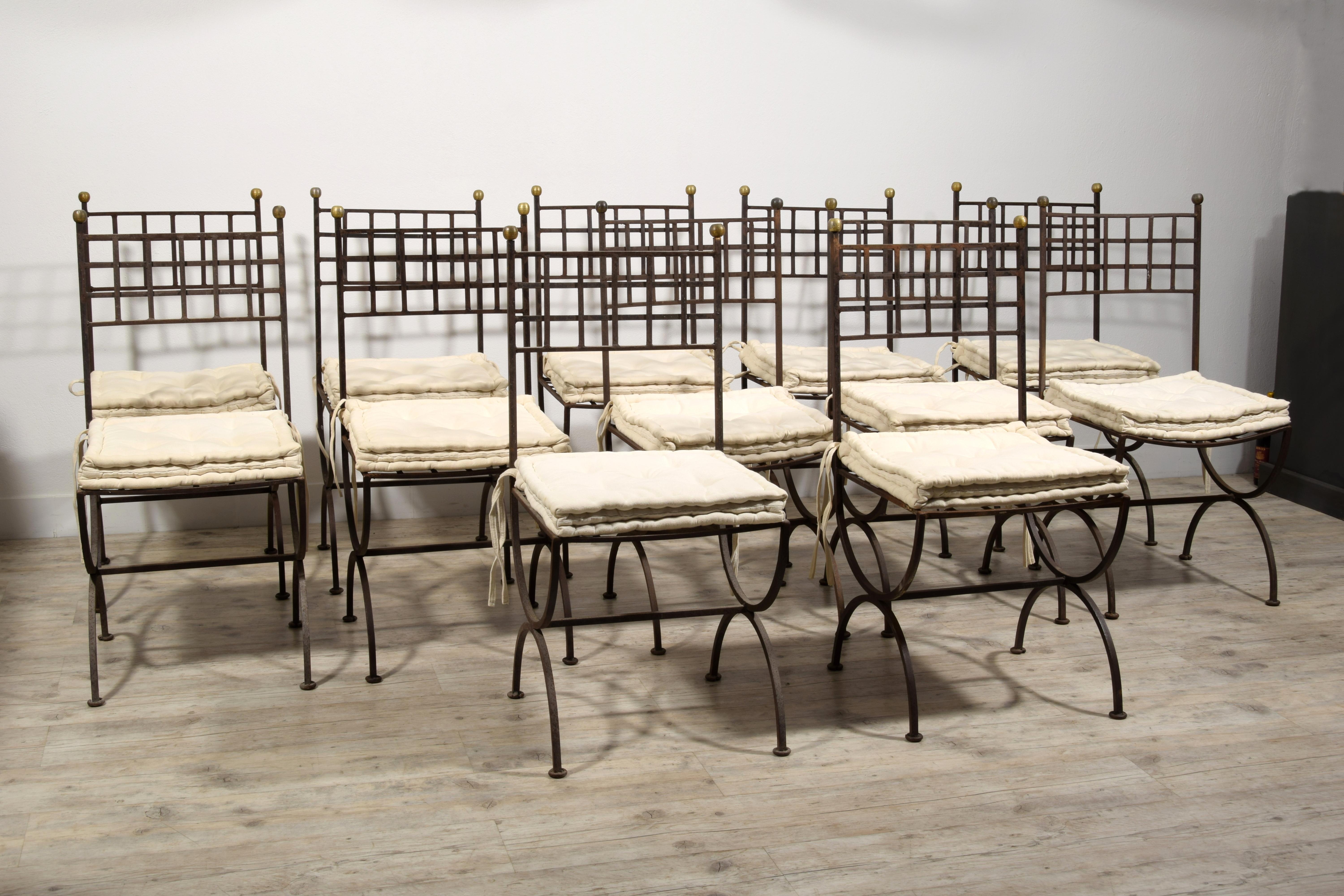 20ème siècle, Douze chaises de jardin italiennes en fer forgé en vente 9
