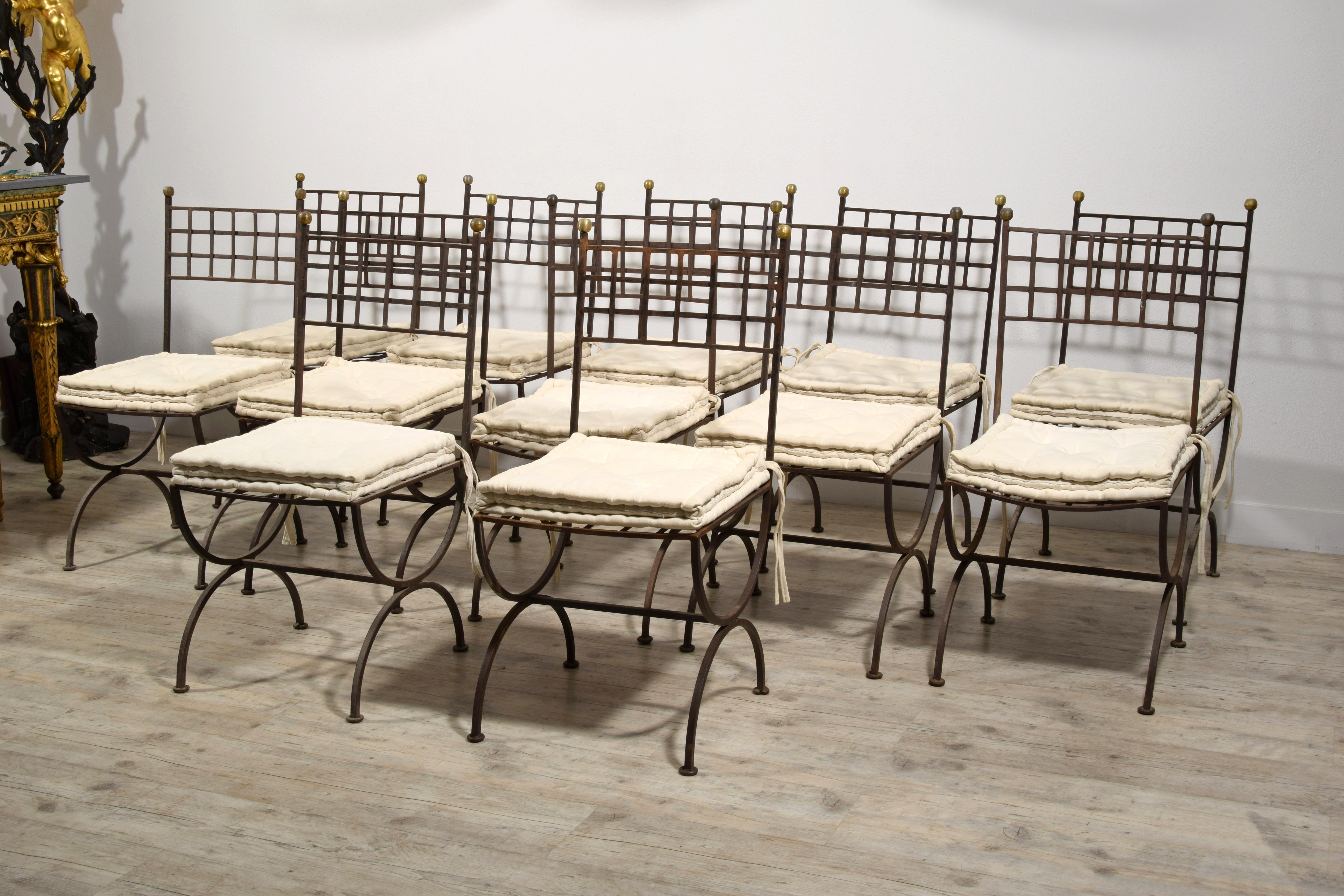 Mid-Century Modern 20ème siècle, Douze chaises de jardin italiennes en fer forgé en vente