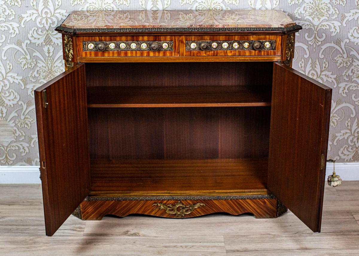 20th-Century Richly Inlaid Two-Leaf Cabinet with Marble Top For Sale 4