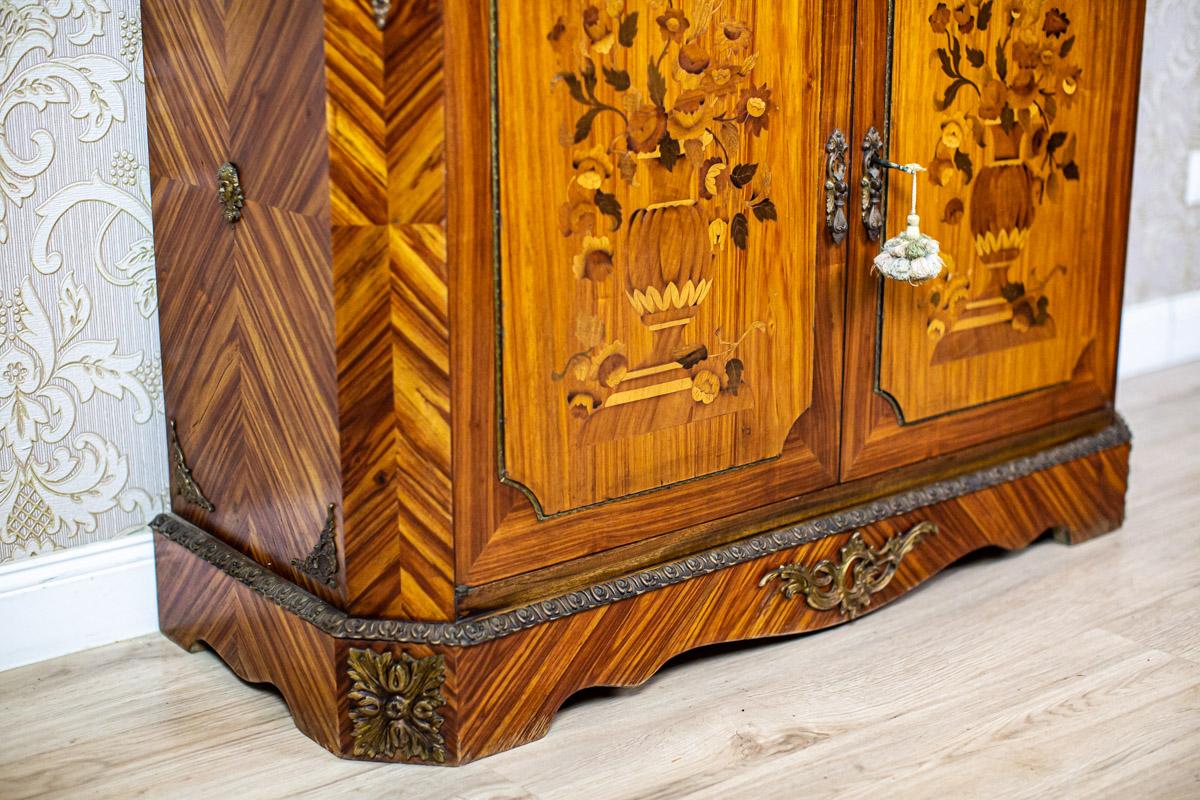 20th-Century Richly Inlaid Two-Leaf Cabinet with Marble Top For Sale 1