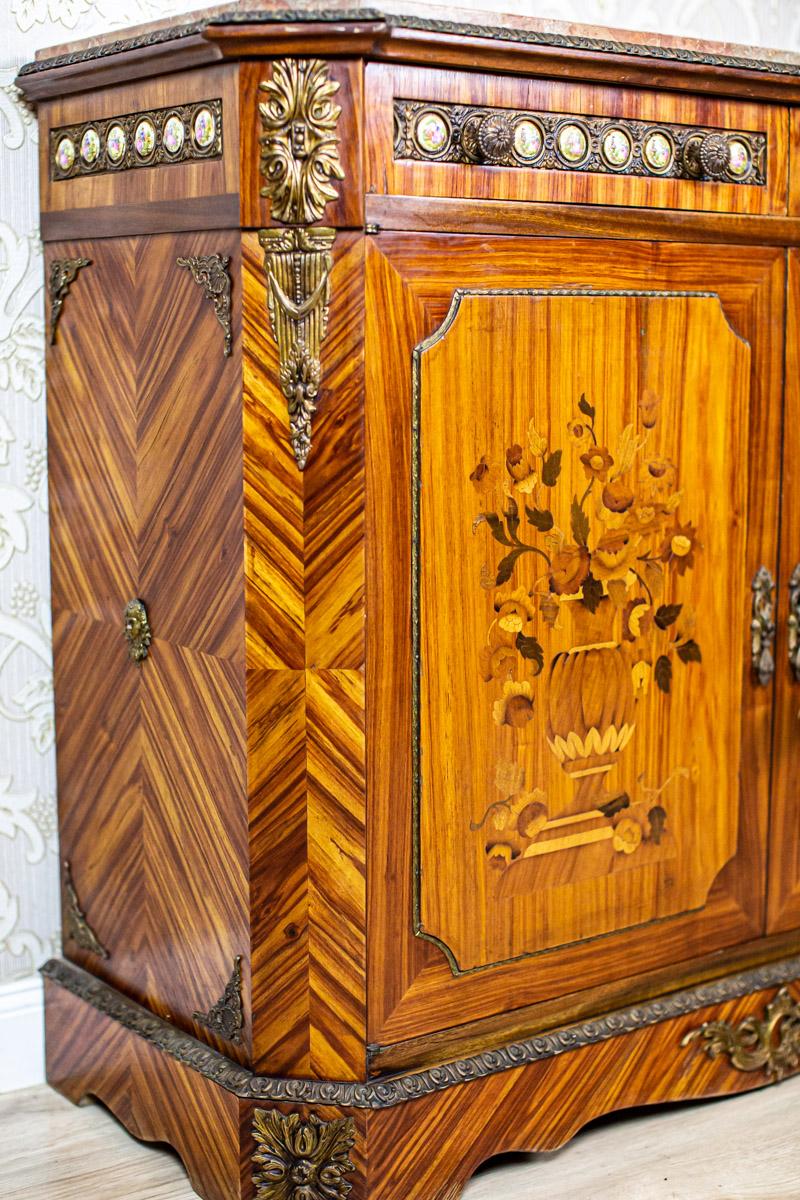 20th-Century Richly Inlaid Two-Leaf Cabinet with Marble Top For Sale 2