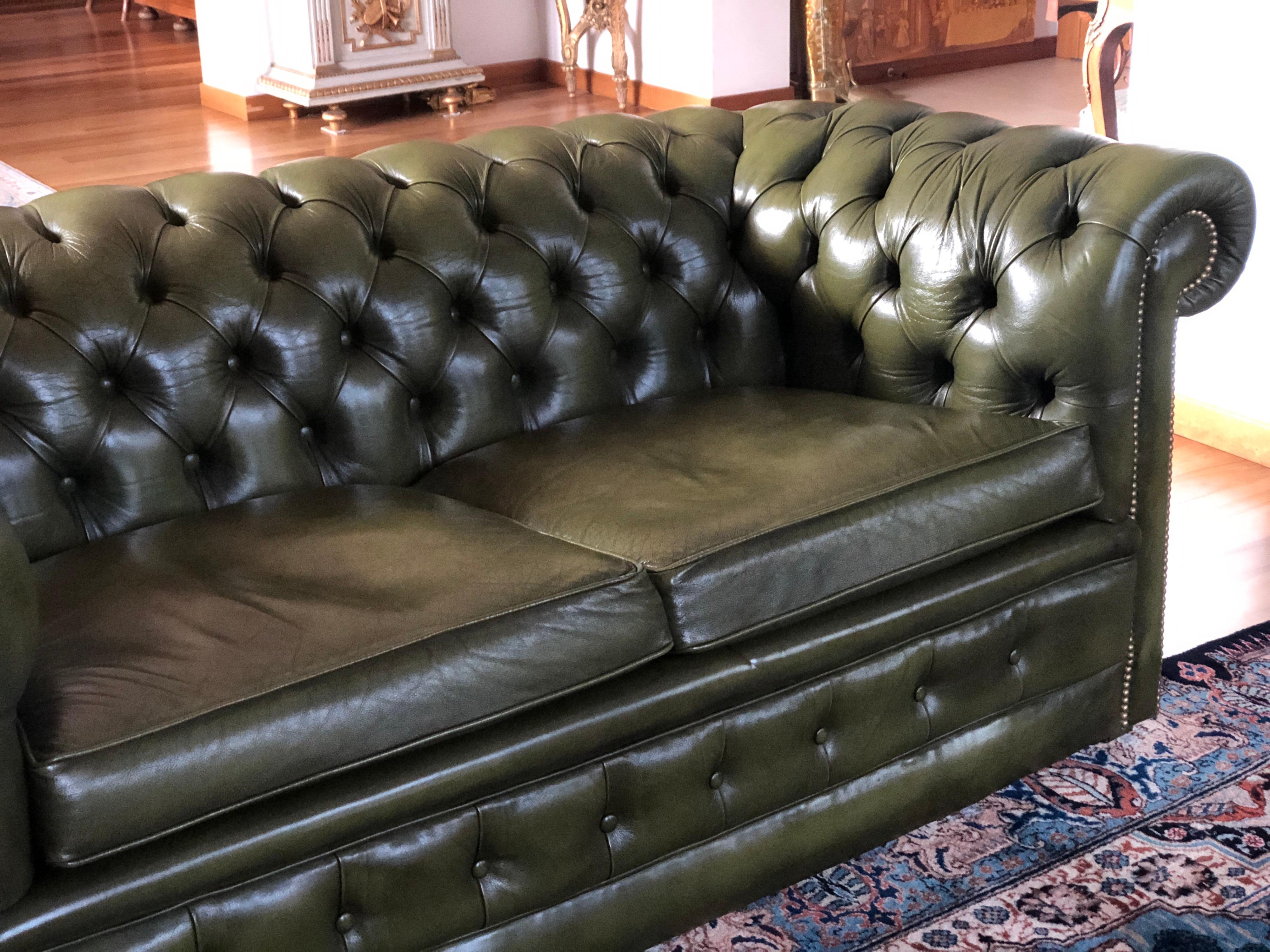 20th Century Two Seated Chesterfield Sofa in Dark Green Leather 1