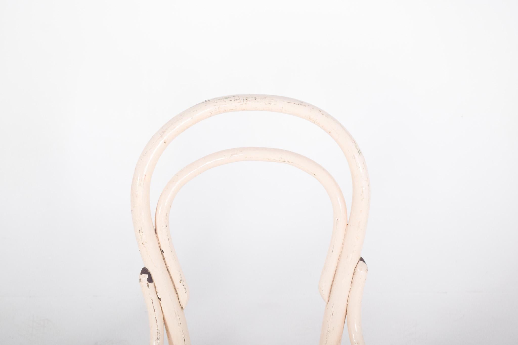 20e siècle Deux chaises de style Thonet Abîmé - En vente à Lisboa, Lisboa
