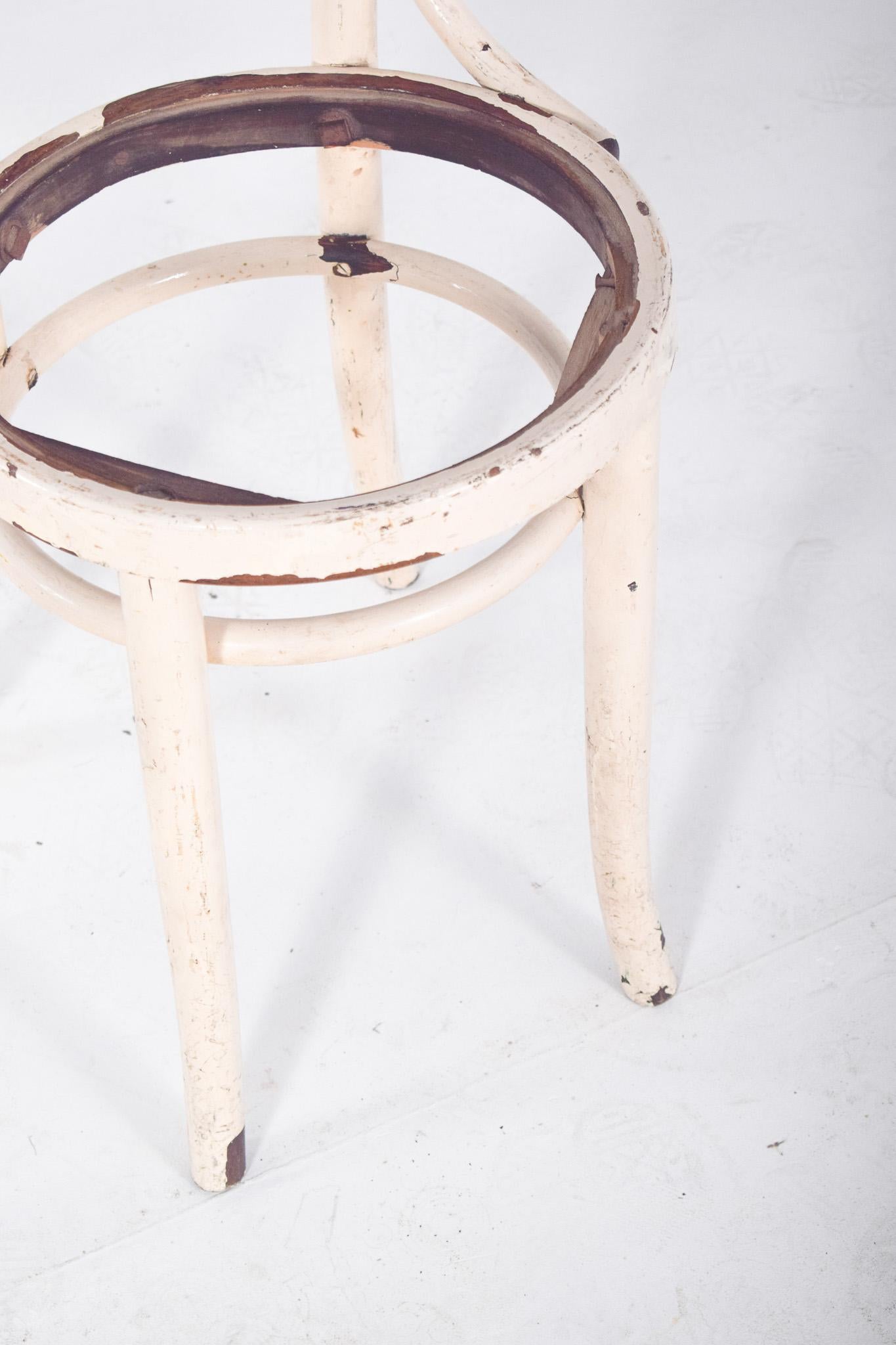 Bois 20e siècle Deux chaises de style Thonet en vente