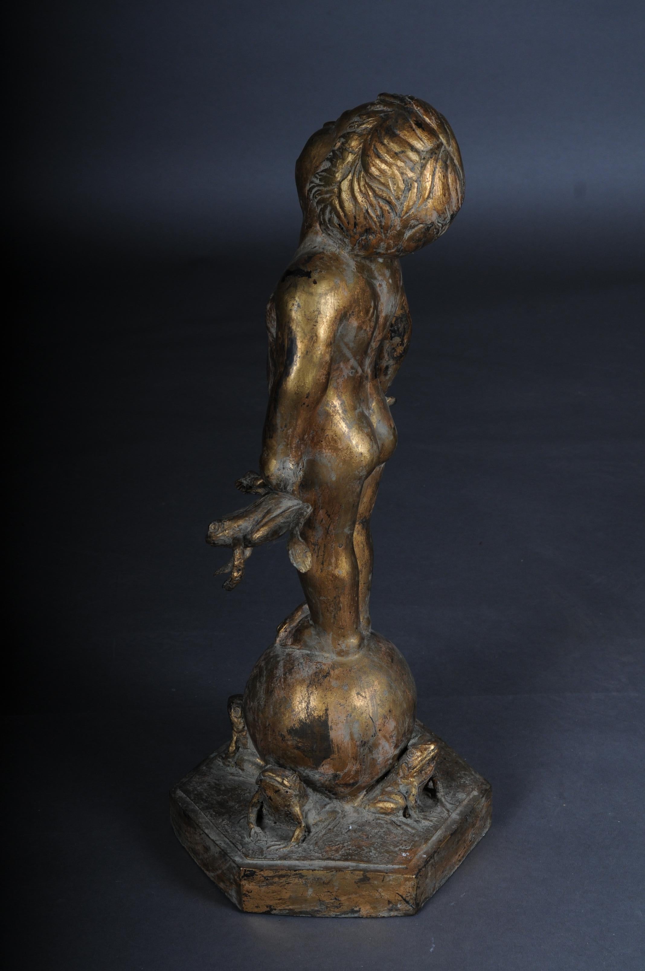 20th Century Unique sculpture of a putto with frogs, gold For Sale 11