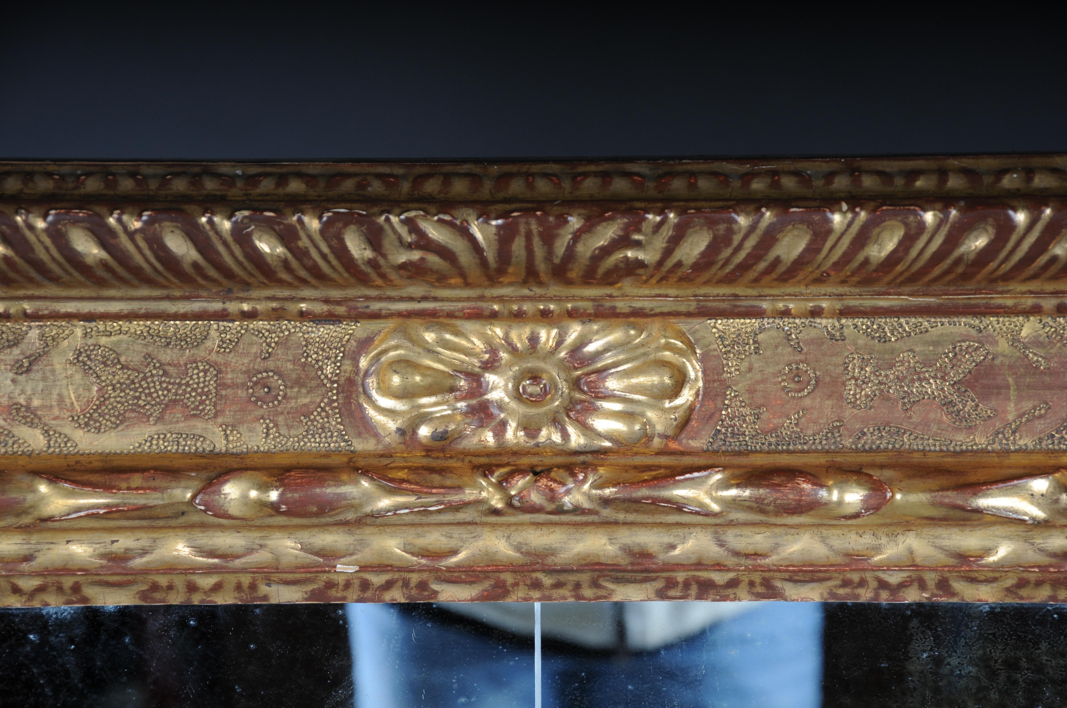 20ième siècle 20e siècle Miroir mural antique insolite, cadre doré en vente