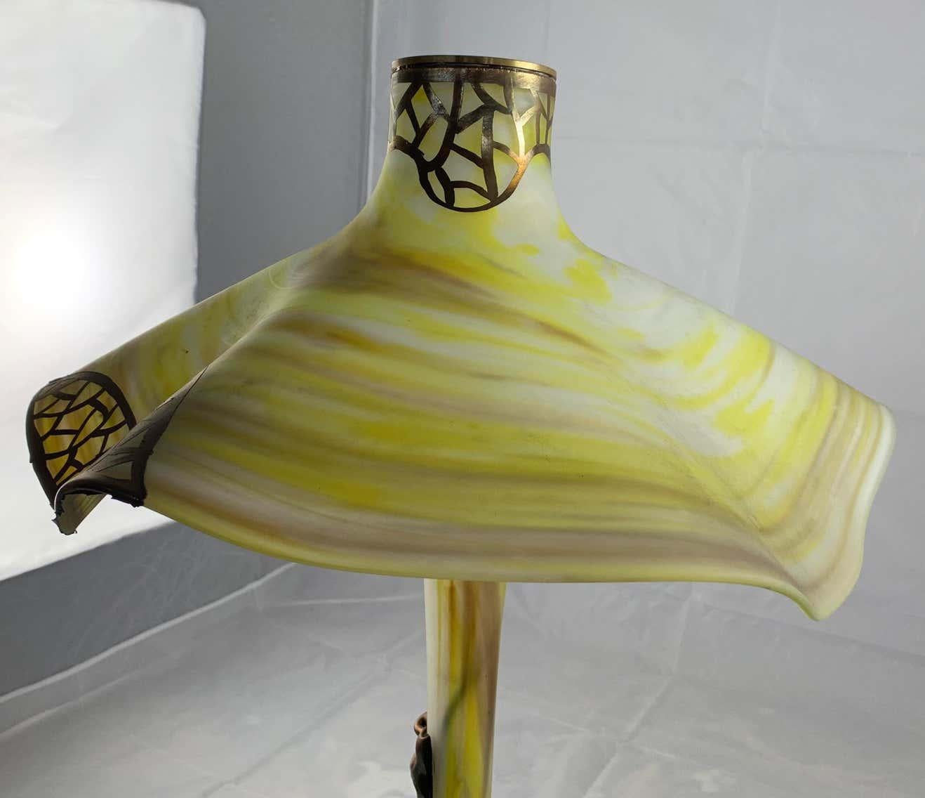 20th Century Unusual Art Glass Table Lamp in Art Nouveau Style For Sale 4