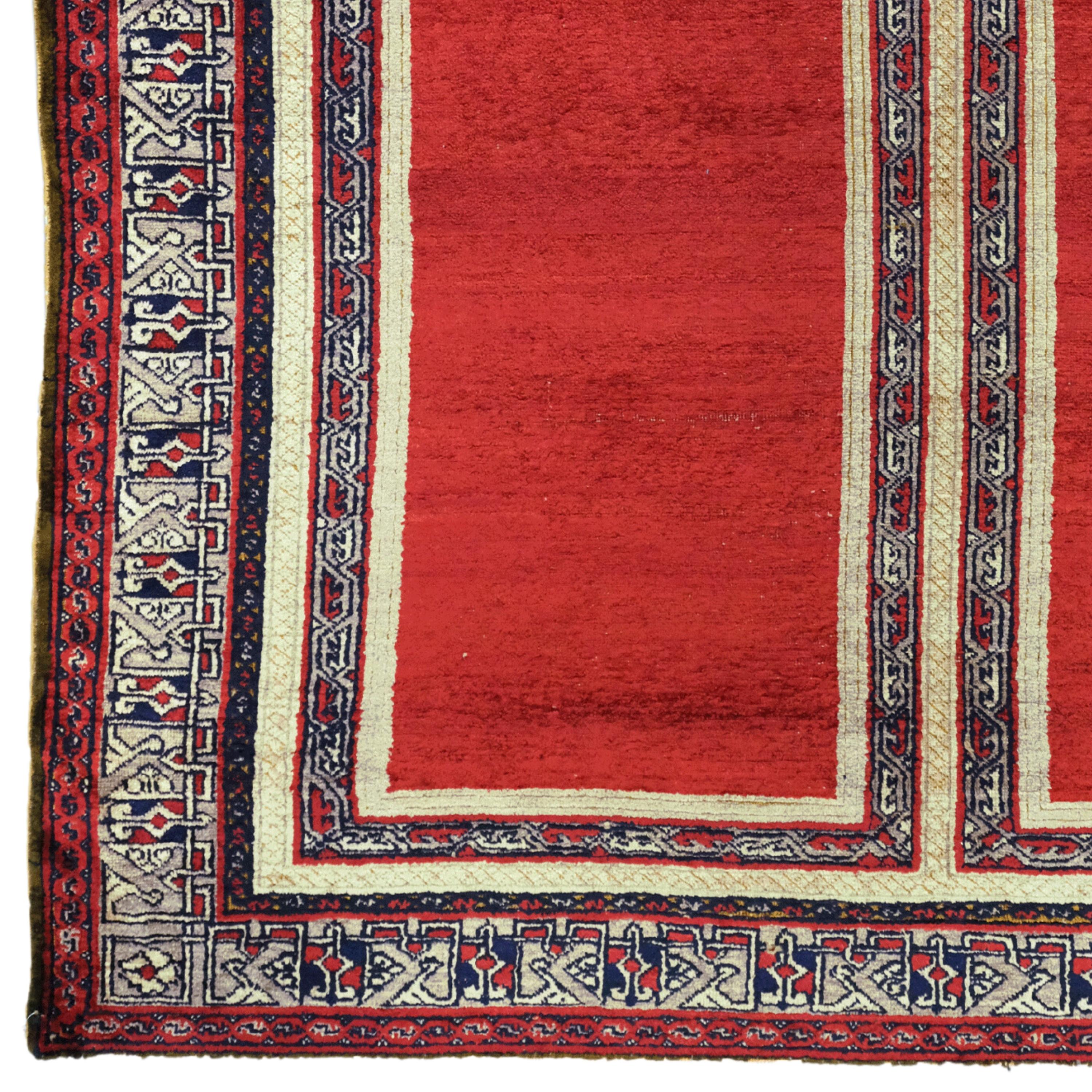 This 20th century antique silk Sivas carpet is a work that reflects the rich heritage of the Sivas weaving tradition and can enrich the space of any collector or enthusiast with its historical elegance.

Colour: Details in blue, cream and green