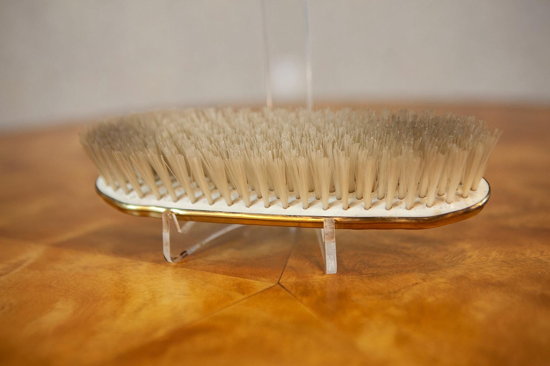 Vanity Set du 20e siècle avec miroir, brosse à cheveux, peigne et brosse à vêtements en vente 5