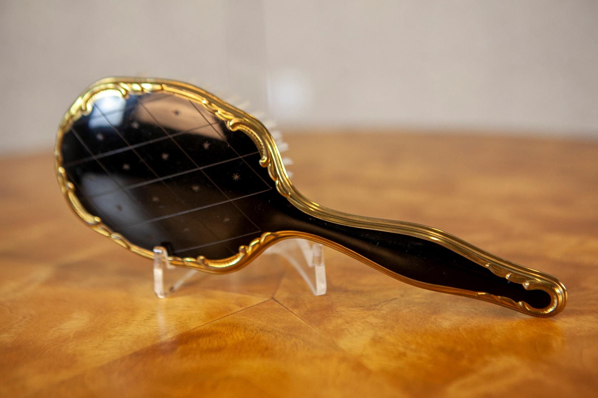 20ième siècle Vanity Set du 20e siècle avec miroir, brosse à cheveux, peigne et brosse à vêtements en vente