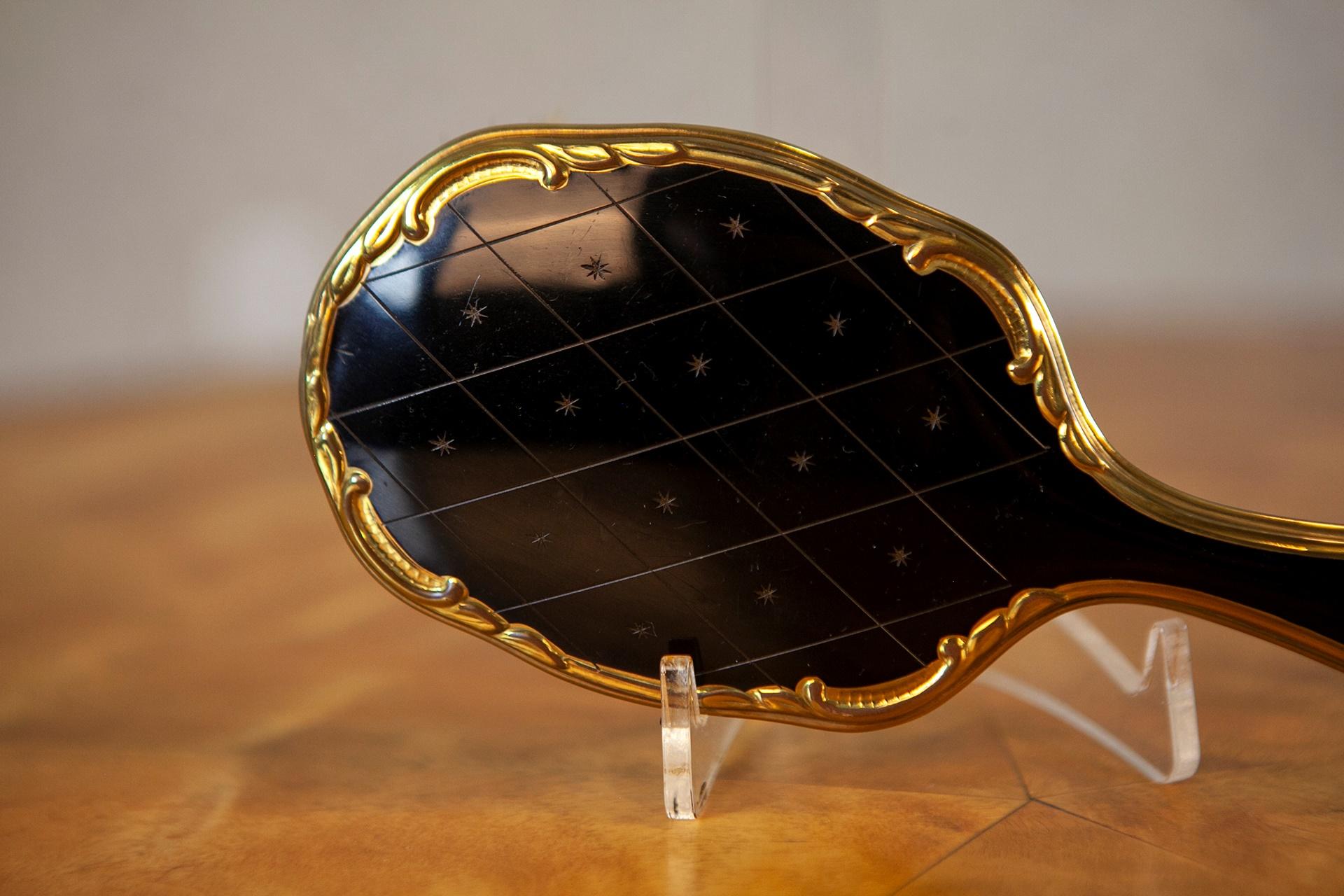 Acrylique Vanity Set du 20e siècle avec miroir, brosse à cheveux, peigne et brosse à vêtements en vente