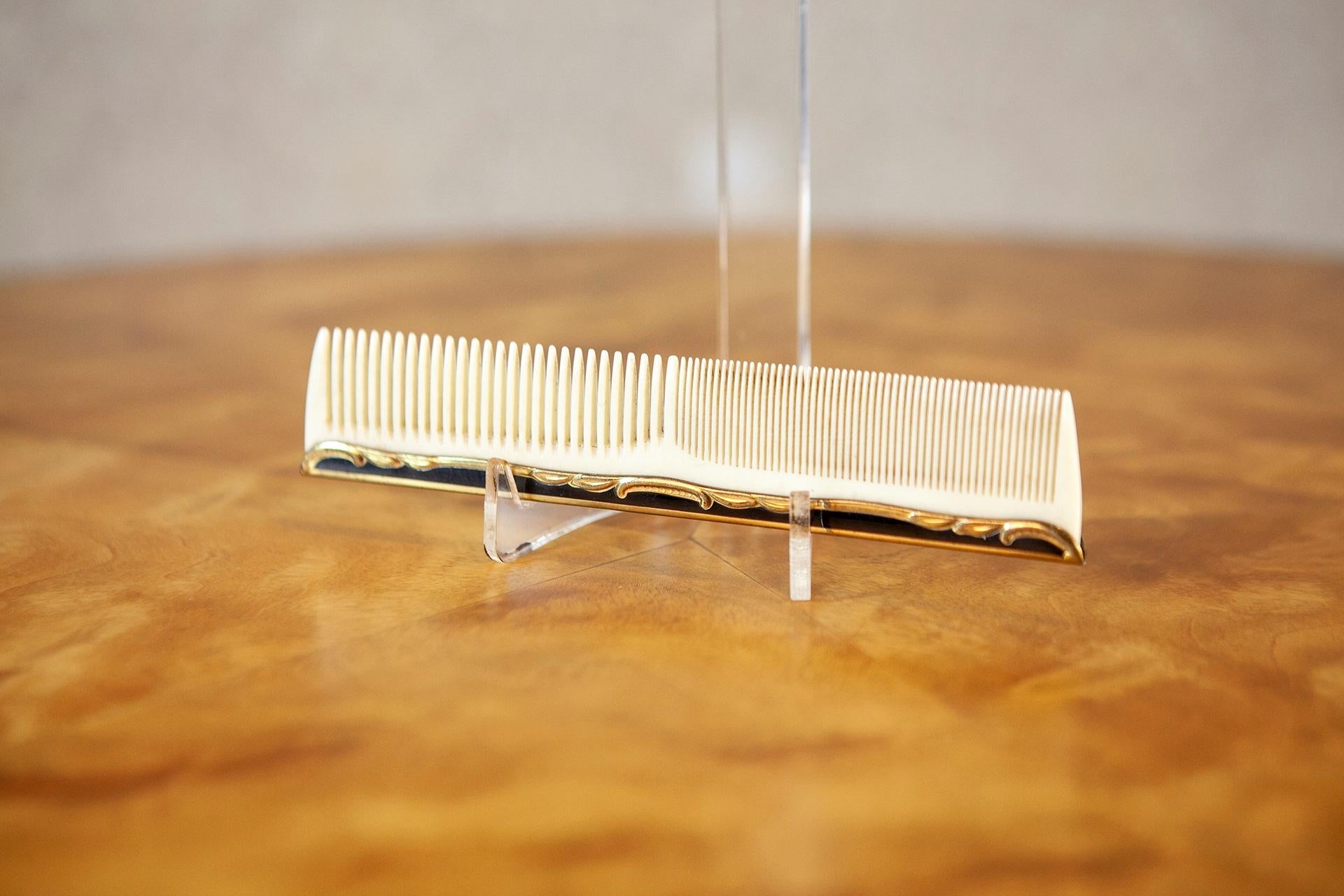 Vanity Set du 20e siècle avec miroir, brosse à cheveux, peigne et brosse à vêtements en vente 1