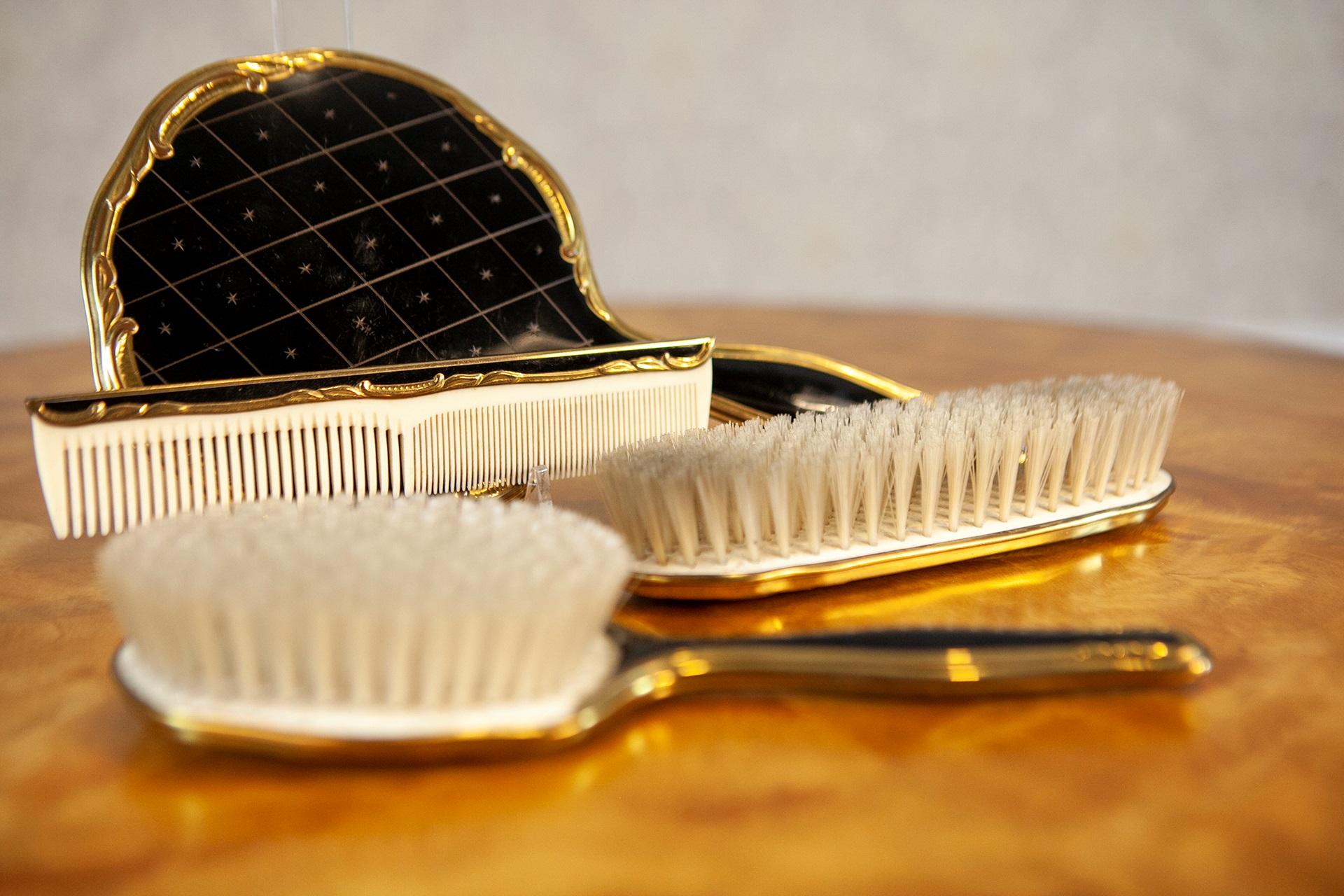 Vanity Set du 20e siècle avec miroir, brosse à cheveux, peigne et brosse à vêtements en vente 2