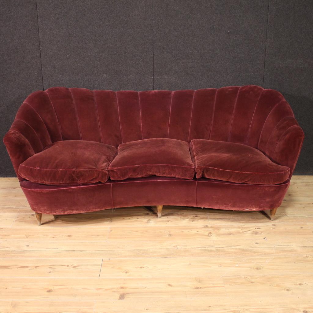 Mid-20th century Italian living room. Sofa and two shell-shaped armchairs attributable to Gio Ponti, Casa e Giardino production, with fabulous lines and pleasant furnishings. Finished furniture from the center, covered in velvet effect fabric,