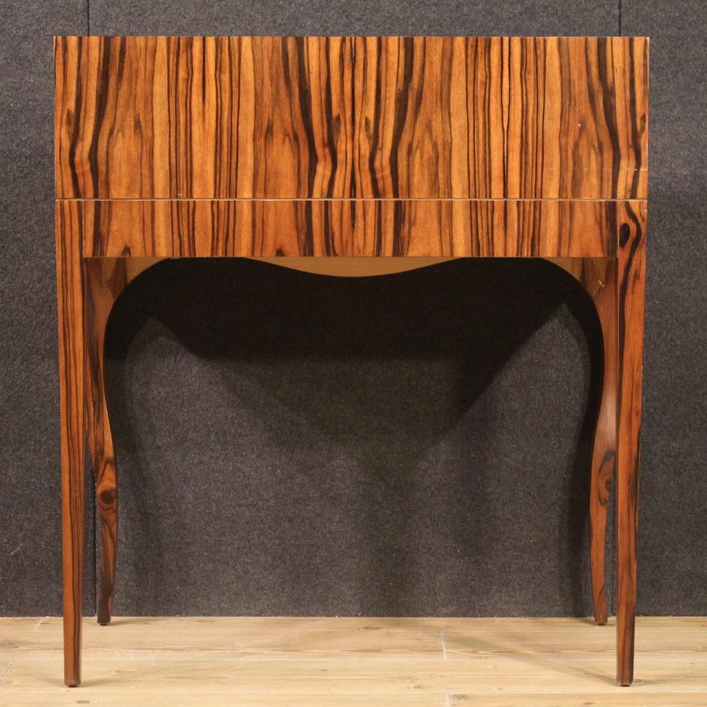 Bureau italien du 20e siècle en bois plaqué de noyer, 1970 5