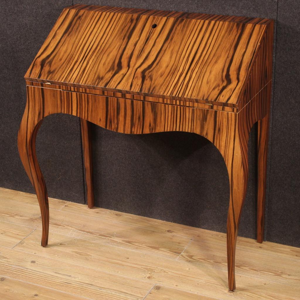 Placage Bureau italien du 20e siècle en bois plaqué de noyer, 1970