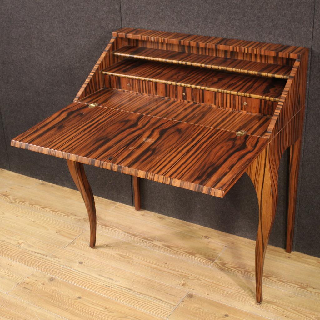 Bureau italien du 20e siècle en bois plaqué de noyer, 1970 Bon état à Vicoforte, Piedmont
