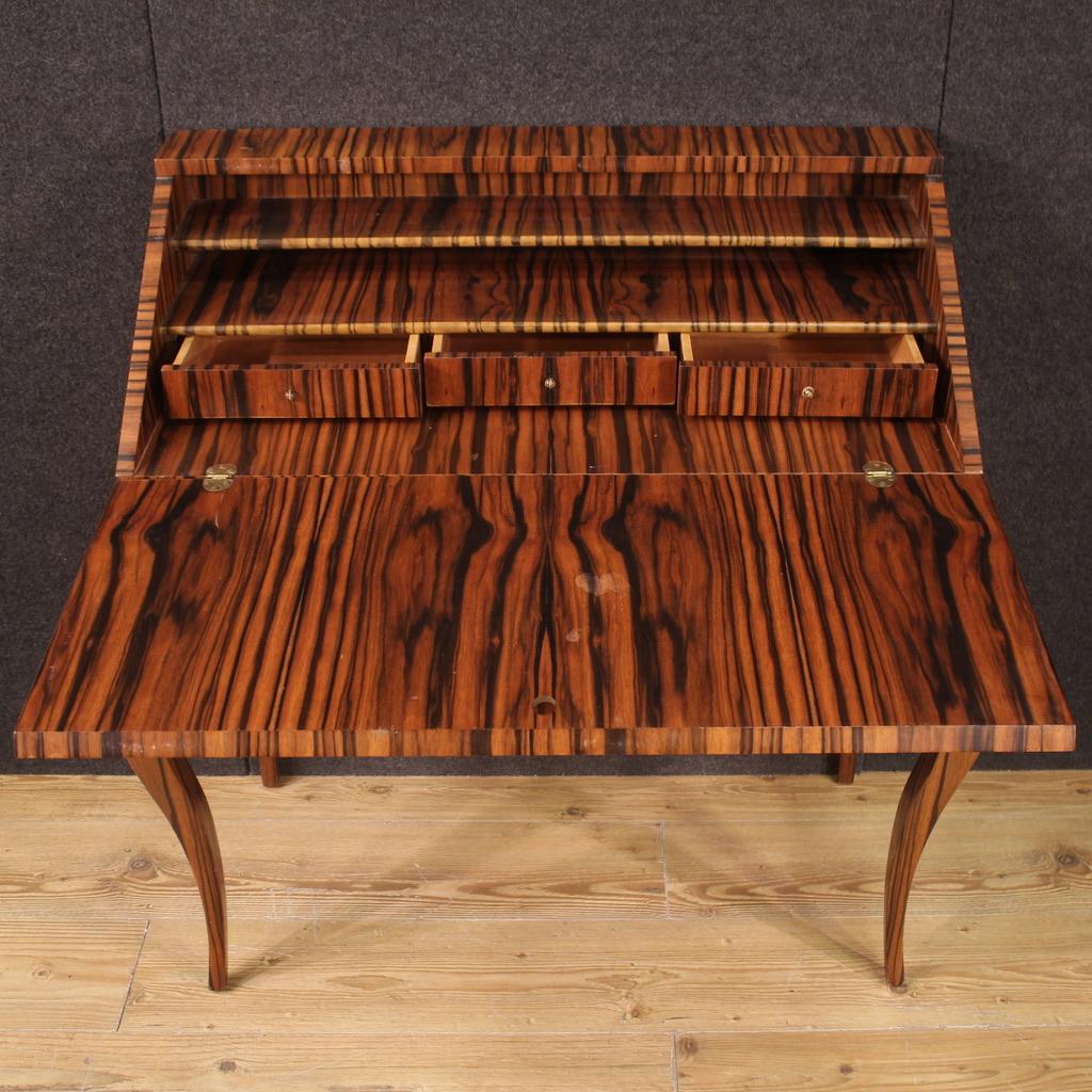 Fin du 20e siècle Bureau italien du 20e siècle en bois plaqué de noyer, 1970