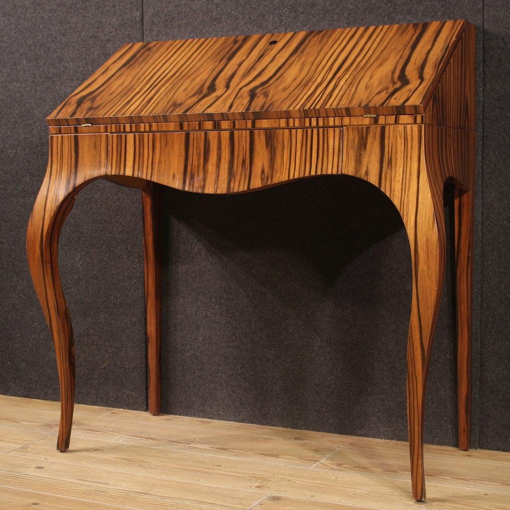 Bureau italien du 20e siècle en bois plaqué de noyer, 1970 2