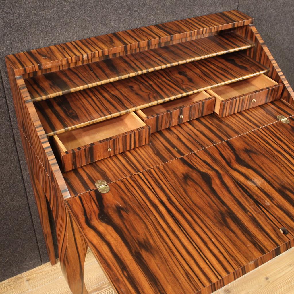 Bureau italien du 20e siècle en bois plaqué de noyer, 1970 3