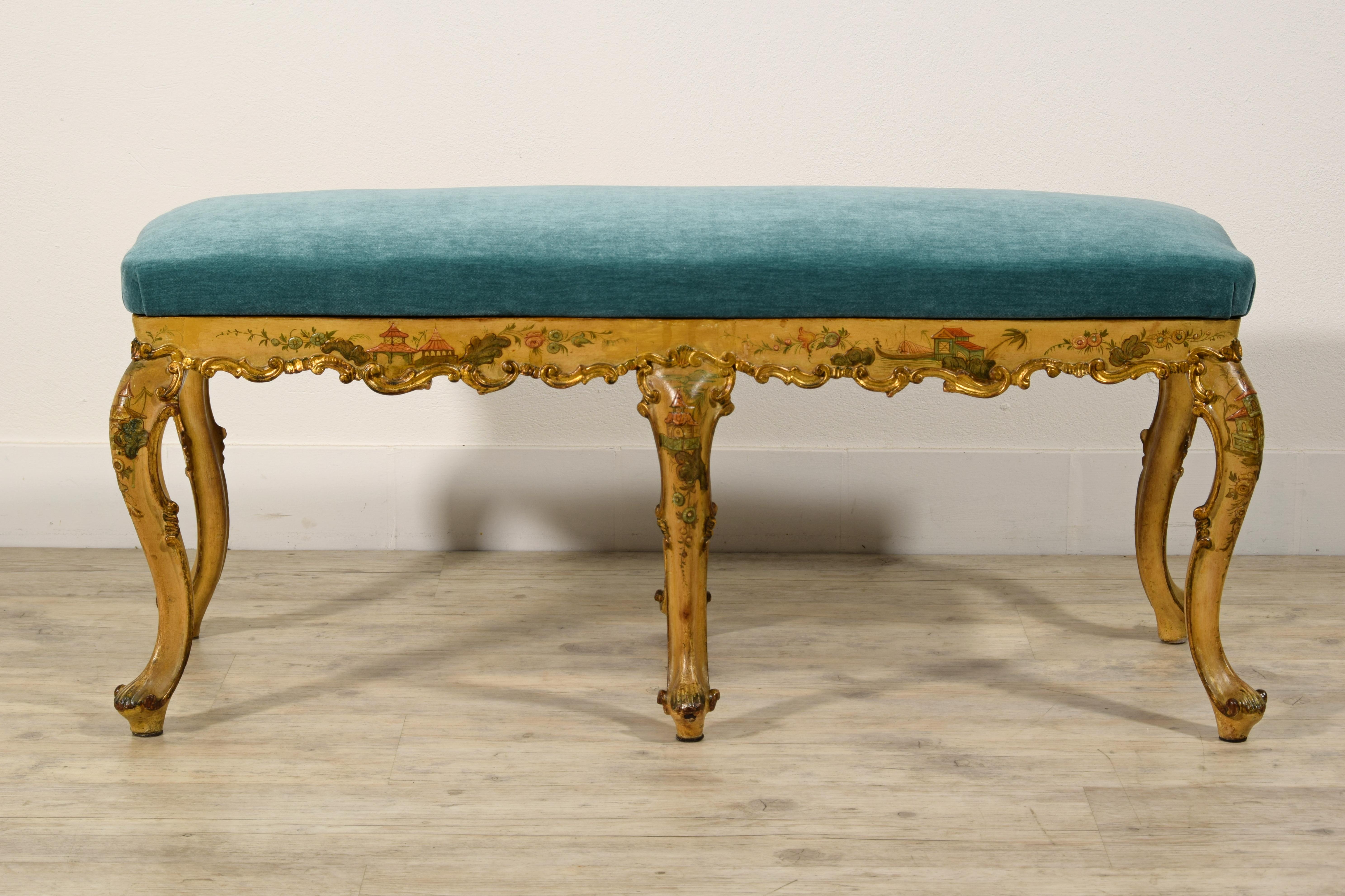 Italian 20th Century, Venetian Baroque Stile Carved and Laquered Giltwood Bench For Sale