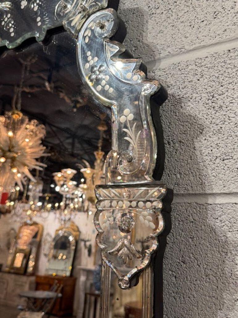 Début du 20ème siècle Miroir vénitien en verre gravé du 20e siècle en vente
