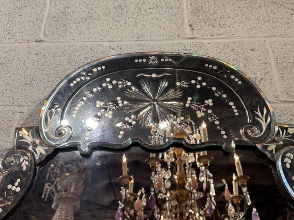 Miroir vénitien en verre gravé du 20e siècle en vente 1