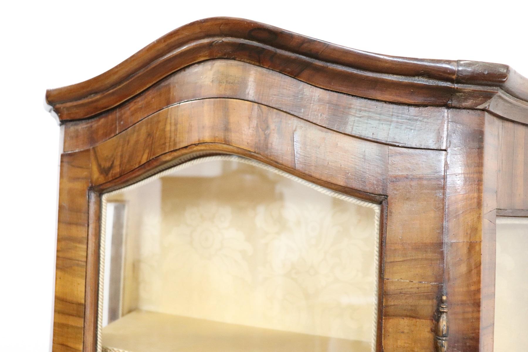 20th Century Venetian Italian Louis XV Style Vitrine in Carved and Burl Walnut 2