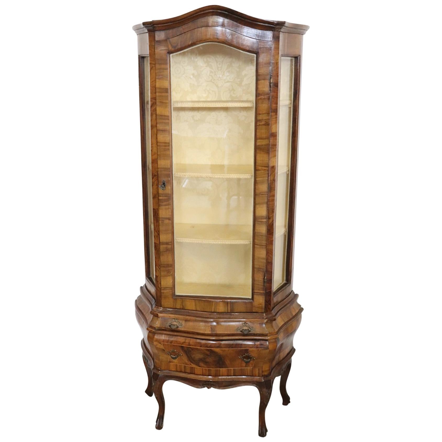 20th Century Venetian Italian Louis XV Style Vitrine in Carved and Burl Walnut