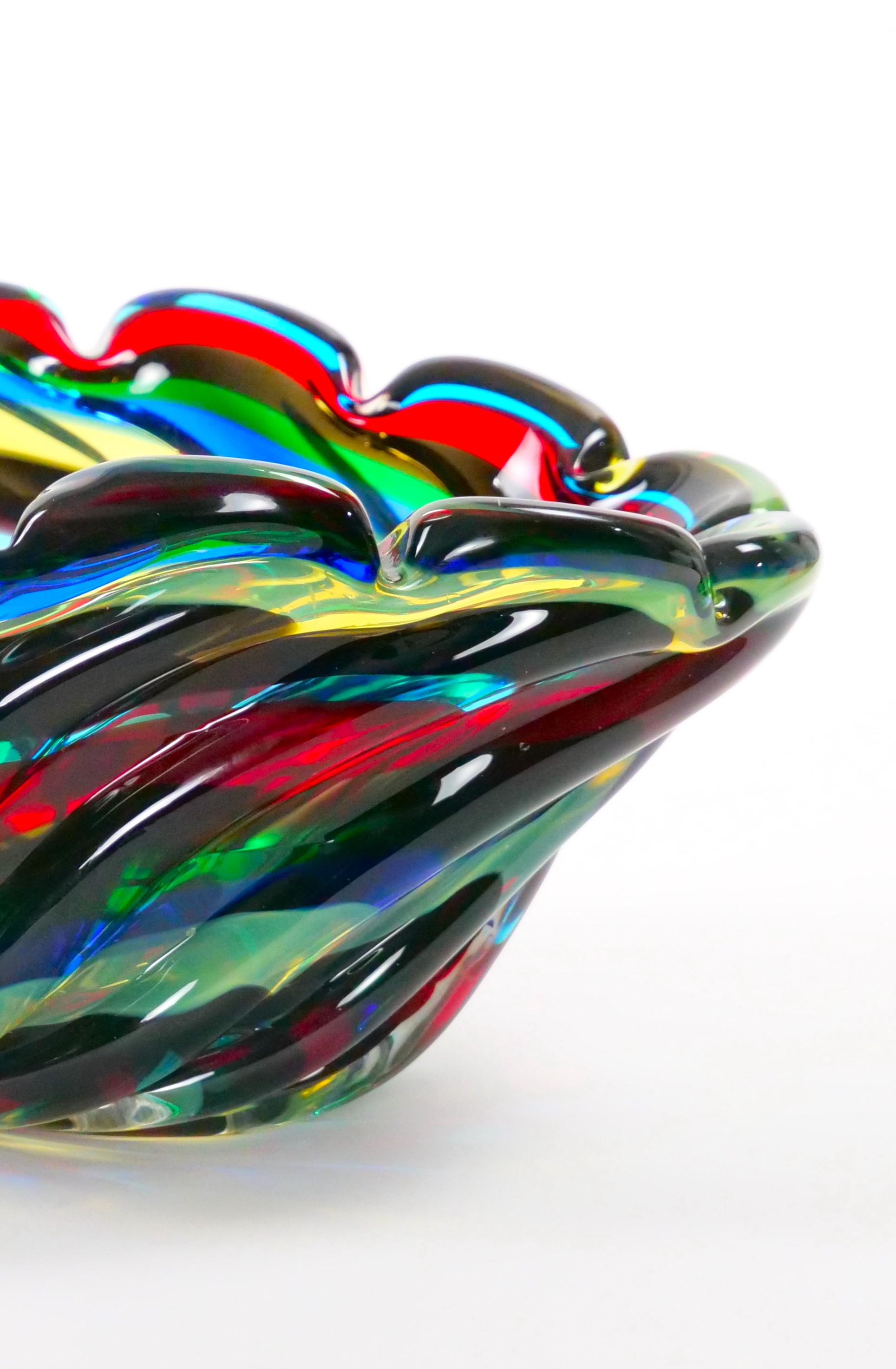 20th Century Venetian Multicolored Glass Decorative Centerpiece Bowl For Sale 3