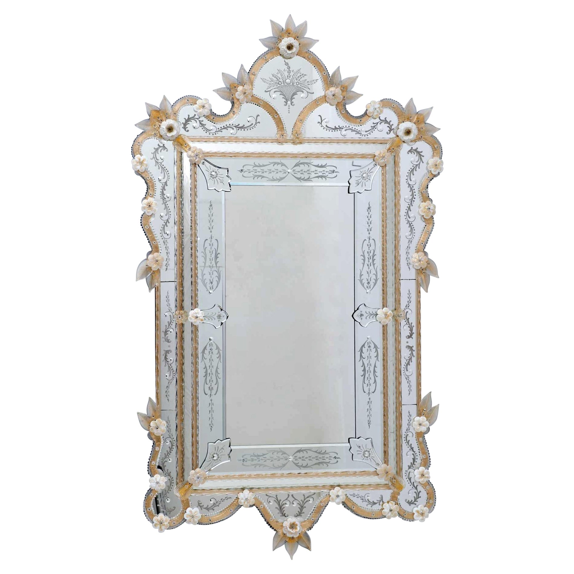 Espejo veneciano del siglo XX de cristal de Murano con flores doradas en venta
