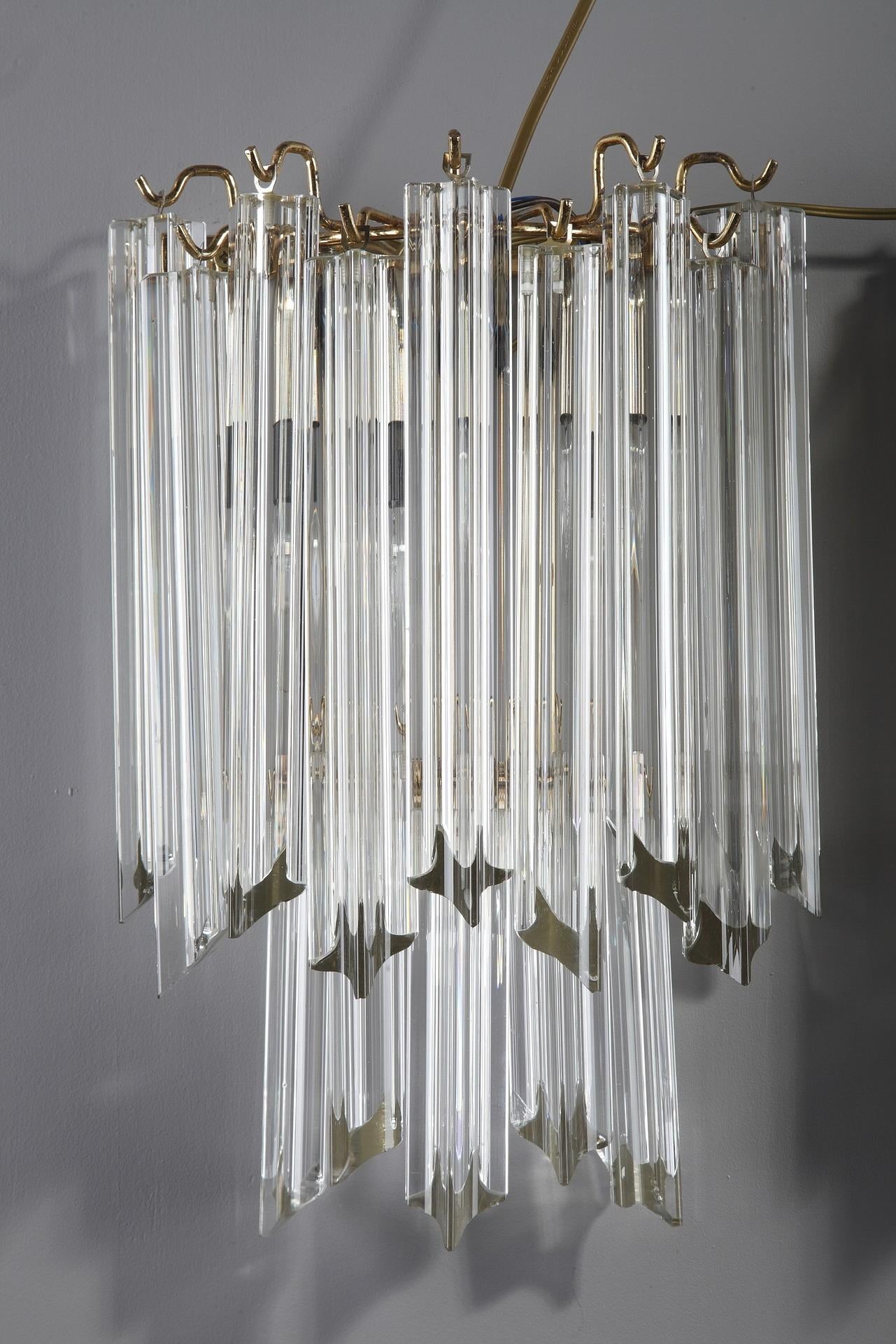 Pair of Italian Venini wall lights sconces with two lights. Each one is decorated with long clear Murano glass pendants on a gilt metal structure,

circa 1960
Dimensions: W 9.4 in, D 5.1in, H 15.4in.
Dimensions: L 24cm, P 13cm, H 39cm.