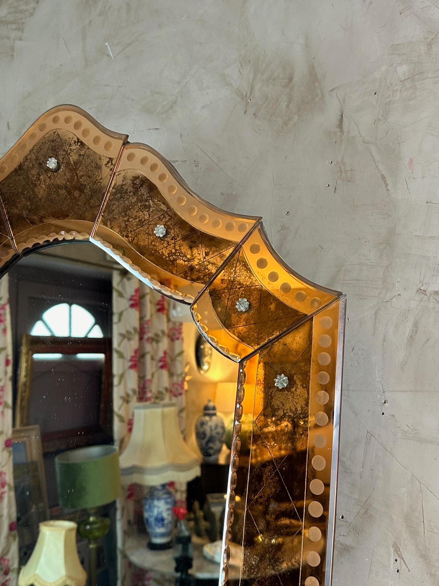 Milieu du XXe siècle Miroir en verre vénitien du 20e siècle à garniture de pêche, années 1950 en vente