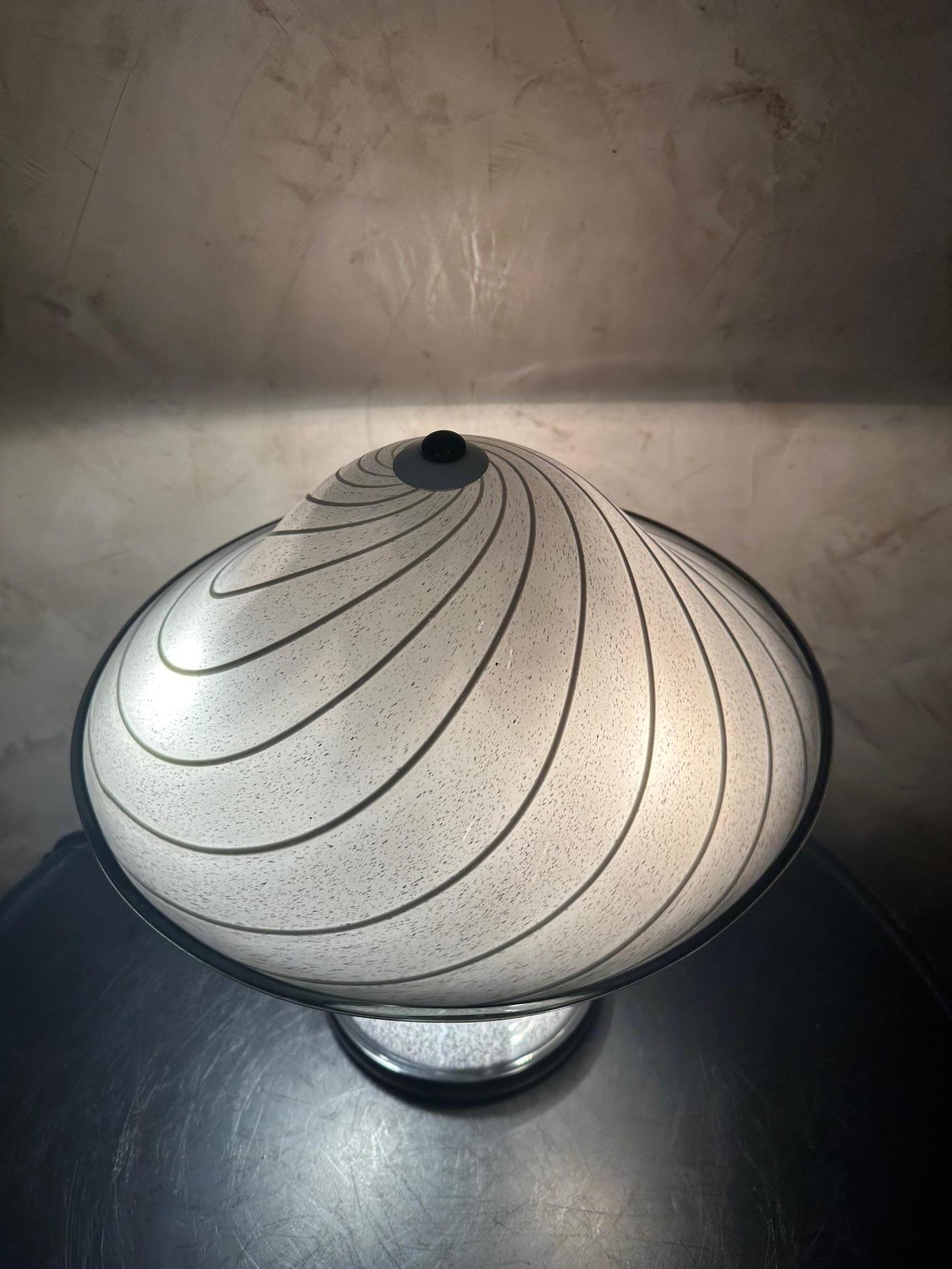 Lampe de table en verre Murano vénitien du 20e siècle, années 1950 Bon état - En vente à LEGNY, FR