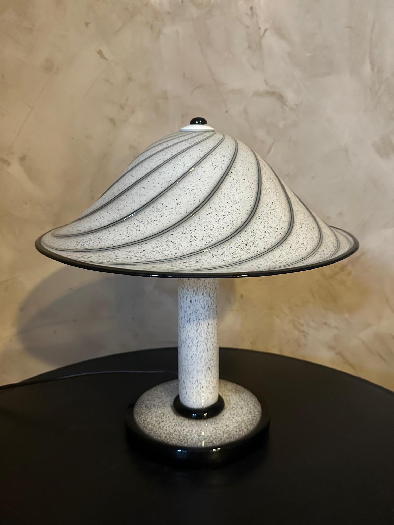 Milieu du XXe siècle Lampe de table en verre Murano vénitien du 20e siècle, années 1950 en vente